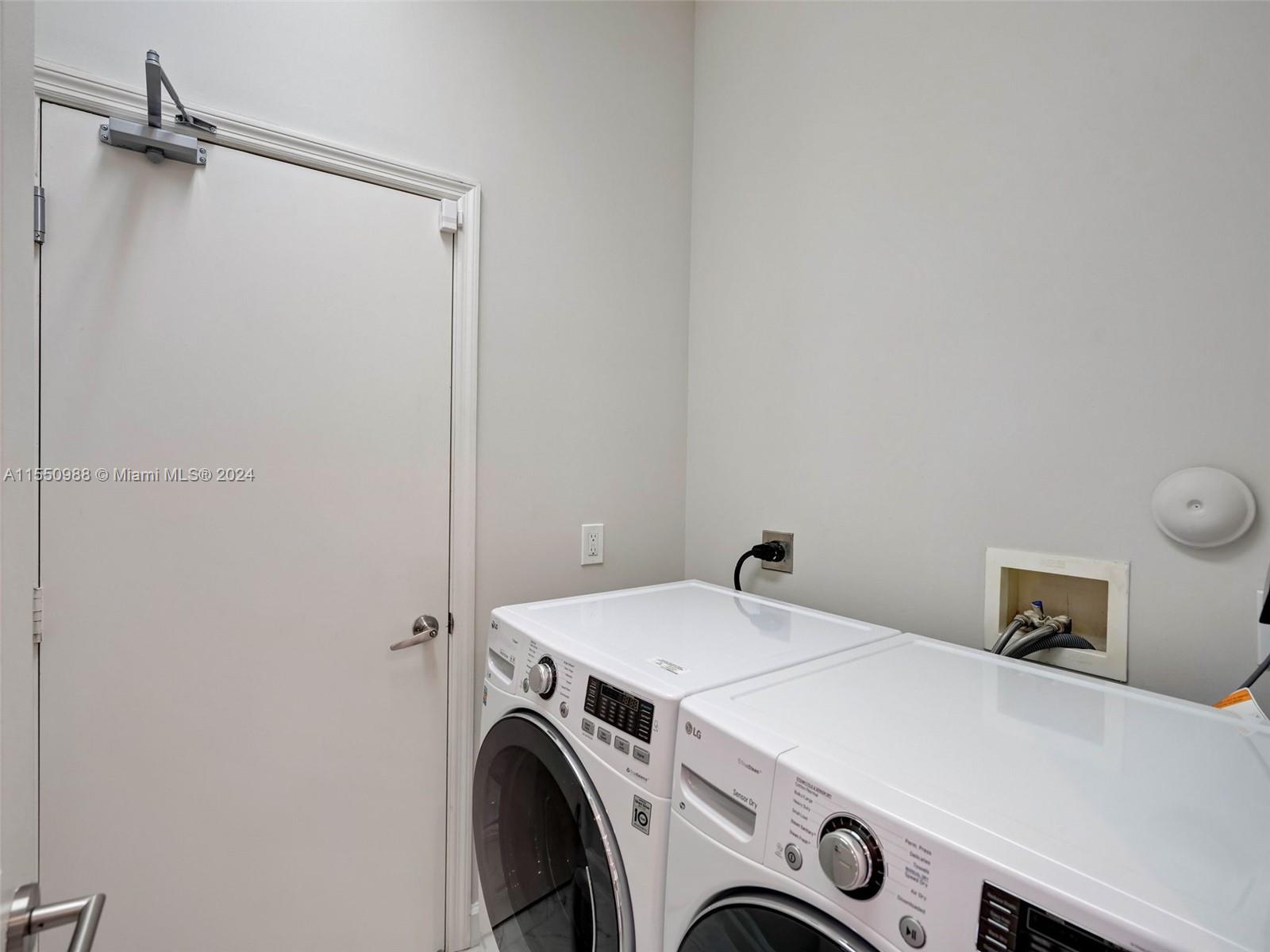 963 Harbor Vw S 963, Hollywood, Florida 33019, 3 Bedrooms Bedrooms, ,3 BathroomsBathrooms,Residential,For Sale,963 Harbor Vw S 963,A11550988