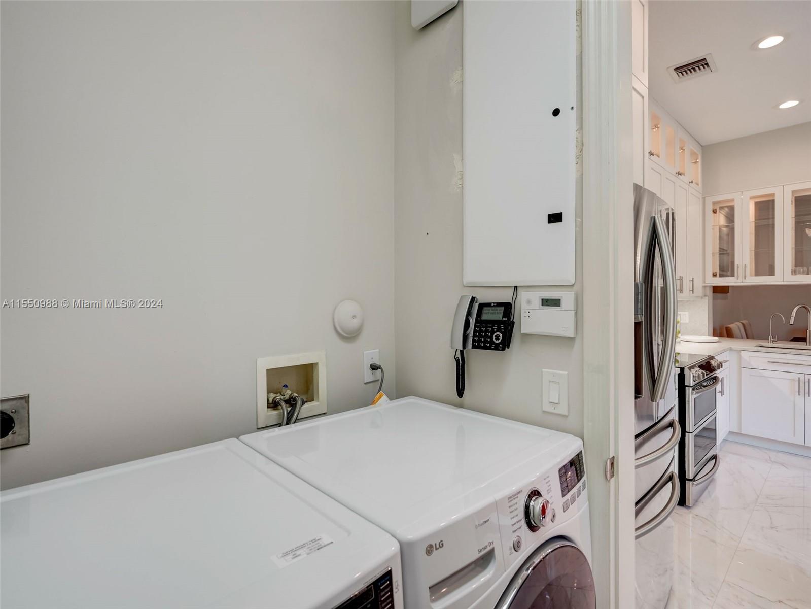 963 Harbor Vw S 963, Hollywood, Florida 33019, 3 Bedrooms Bedrooms, ,3 BathroomsBathrooms,Residential,For Sale,963 Harbor Vw S 963,A11550988