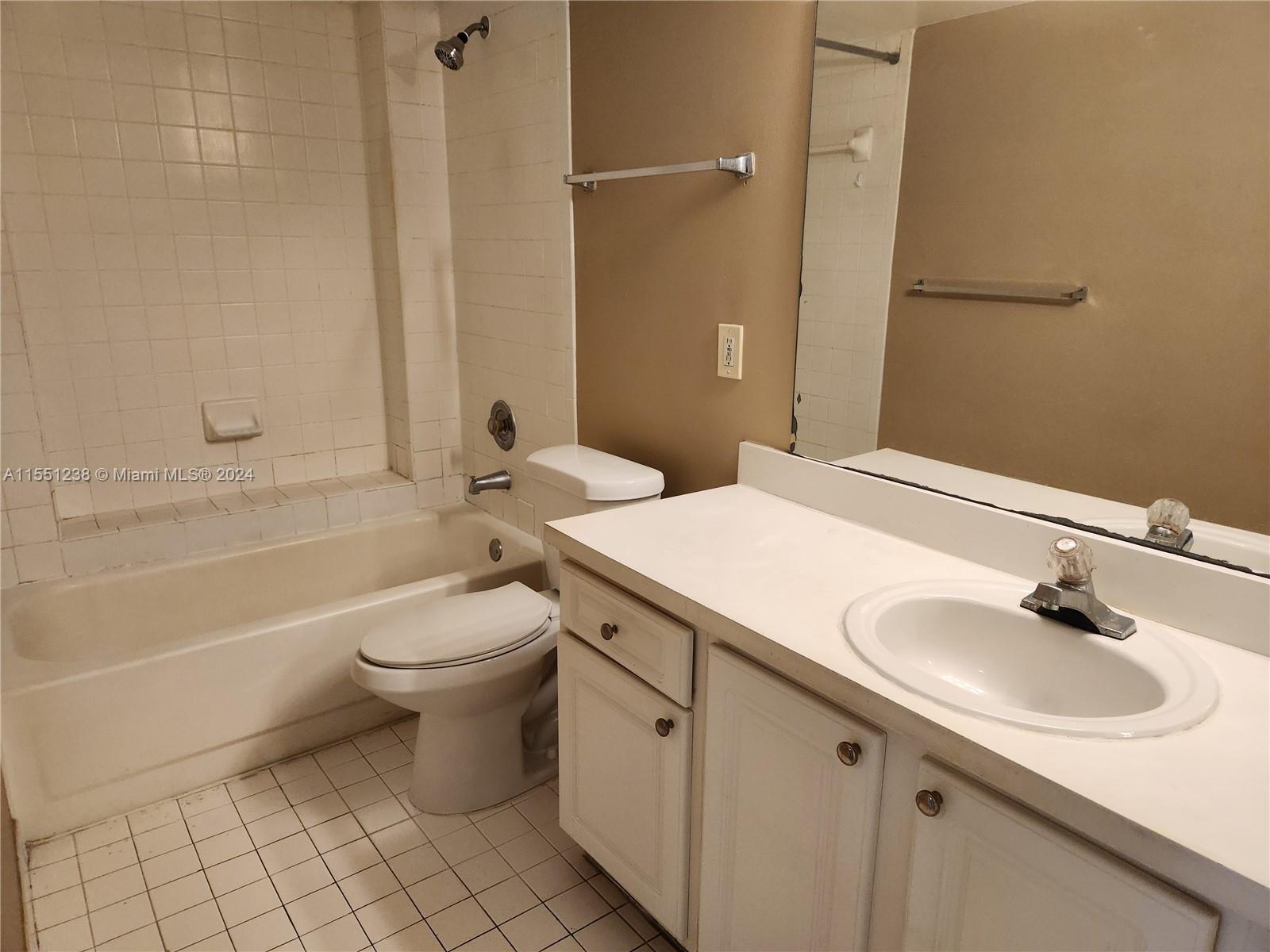 8205 Lake Dr 102, Doral, Florida 33166, 1 Bedroom Bedrooms, ,1 BathroomBathrooms,Residential,For Sale,8205 Lake Dr 102,A11551238