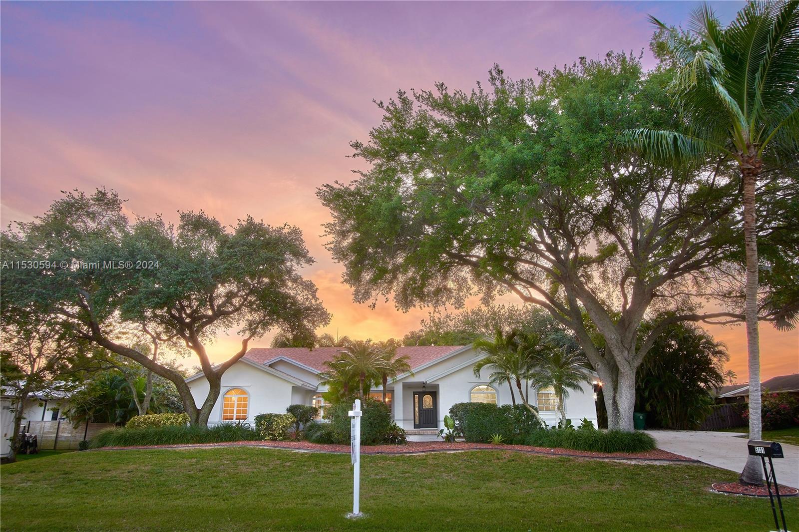 5131 201st Ter, Southwest Ranches, FL, 33332 United States, 6 Bedrooms Bedrooms, ,3 BathroomsBathrooms,Residential,For Sale,201st Ter,A11530594