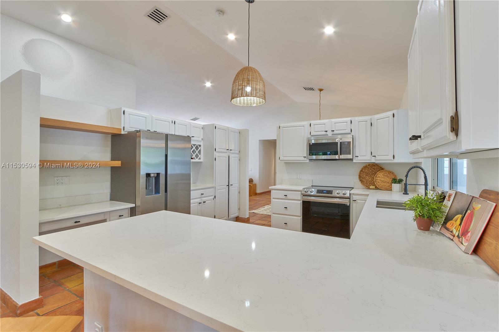 5131 201st Ter, Southwest Ranches, FL, 33332 United States, 6 Bedrooms Bedrooms, ,3 BathroomsBathrooms,Residential,For Sale,201st Ter,A11530594