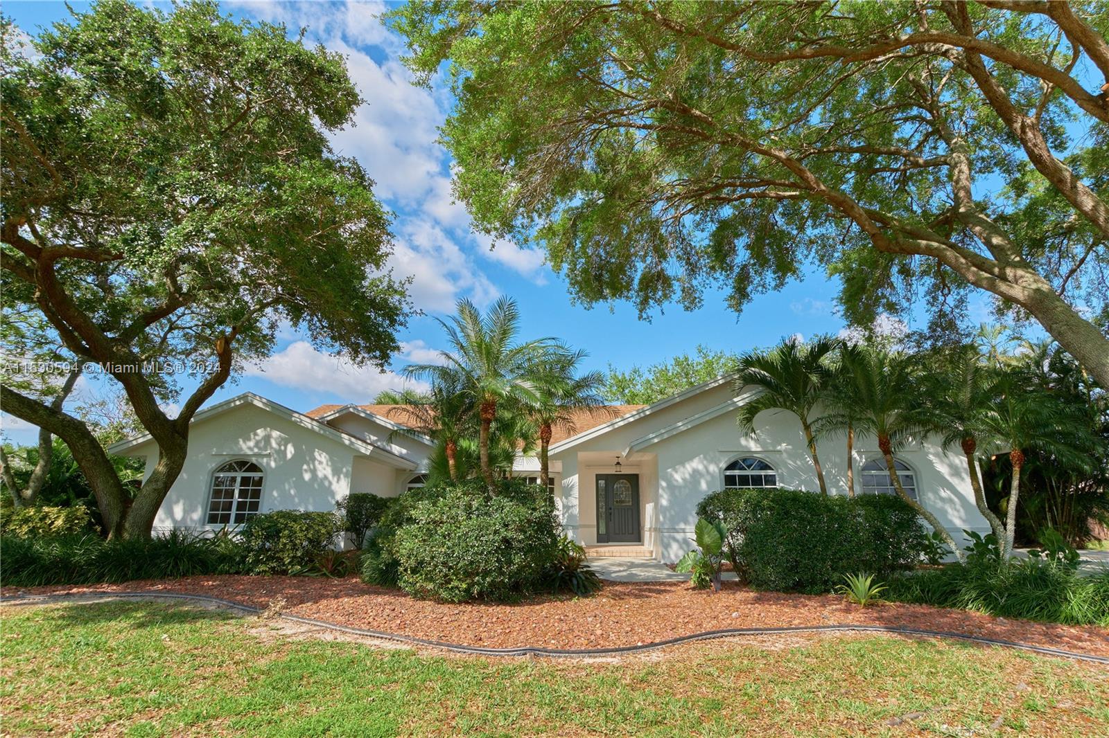 5131 201st Ter, Southwest Ranches, FL, 33332 United States, 6 Bedrooms Bedrooms, ,3 BathroomsBathrooms,Residential,For Sale,201st Ter,A11530594