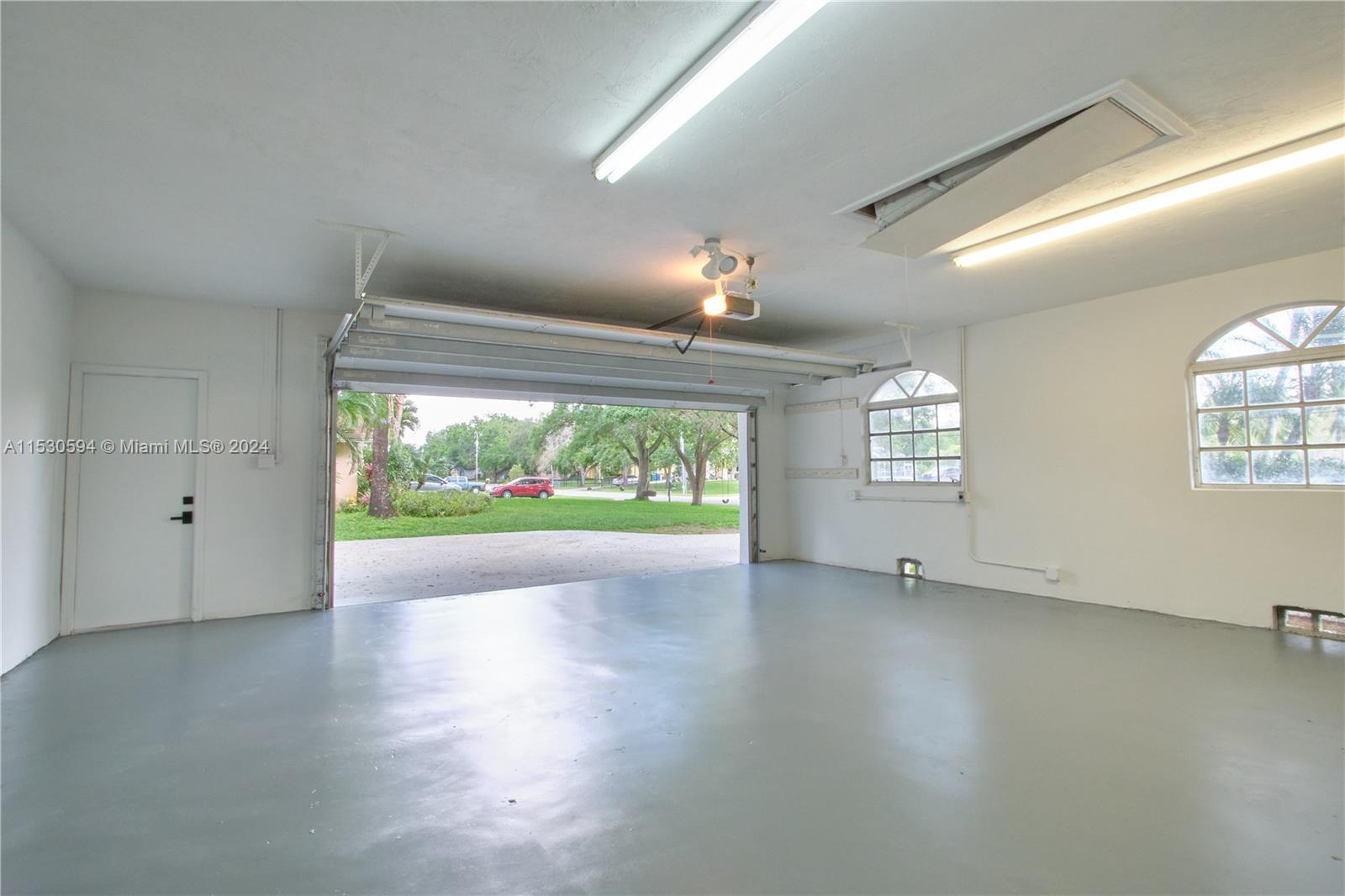 5131 201st Ter, Southwest Ranches, FL, 33332 United States, 6 Bedrooms Bedrooms, ,3 BathroomsBathrooms,Residential,For Sale,201st Ter,A11530594