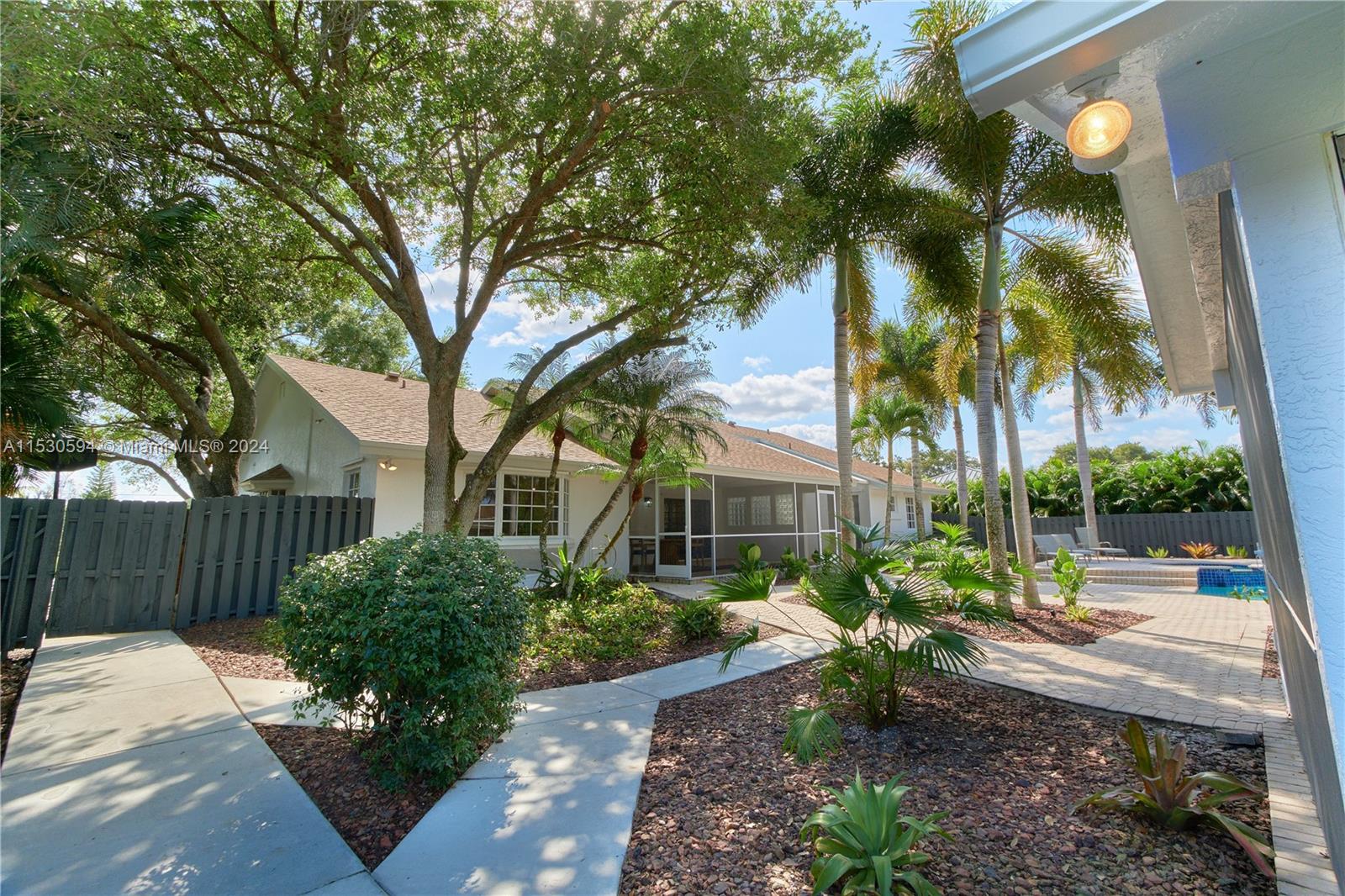 5131 201st Ter, Southwest Ranches, FL, 33332 United States, 6 Bedrooms Bedrooms, ,3 BathroomsBathrooms,Residential,For Sale,201st Ter,A11530594