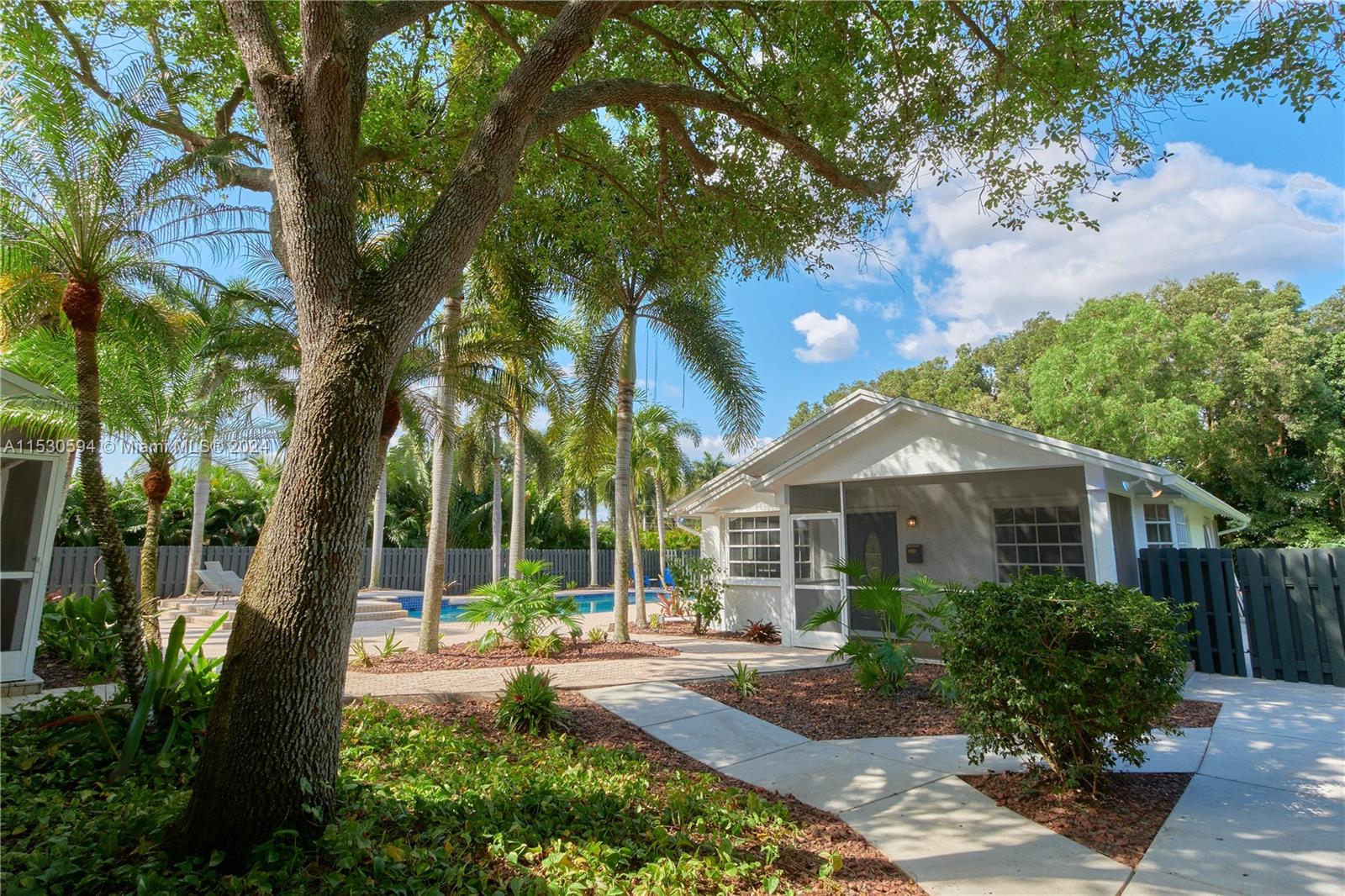 5131 201st Ter, Southwest Ranches, FL, 33332 United States, 6 Bedrooms Bedrooms, ,3 BathroomsBathrooms,Residential,For Sale,201st Ter,A11530594