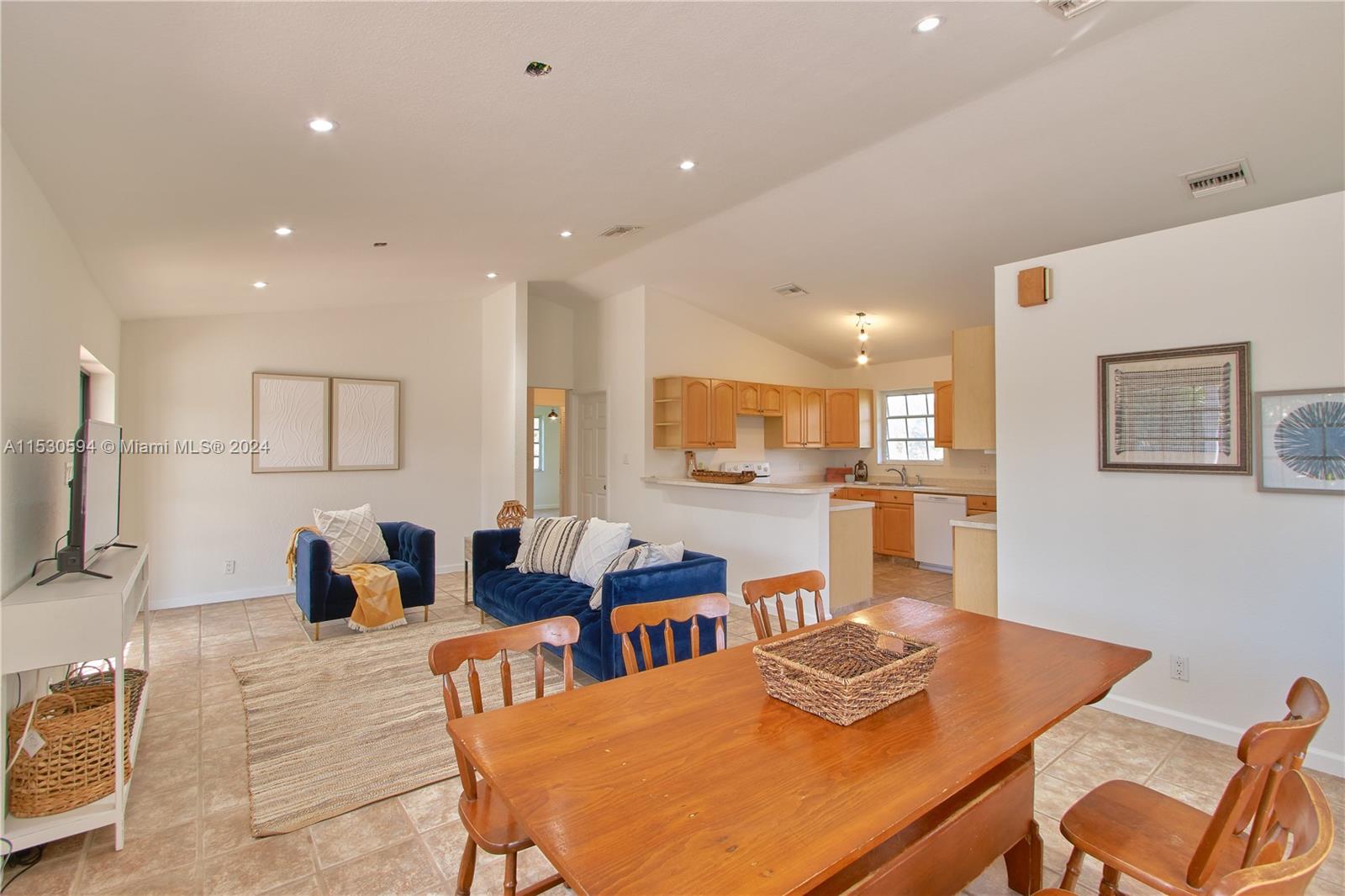 5131 201st Ter, Southwest Ranches, FL, 33332 United States, 6 Bedrooms Bedrooms, ,3 BathroomsBathrooms,Residential,For Sale,201st Ter,A11530594