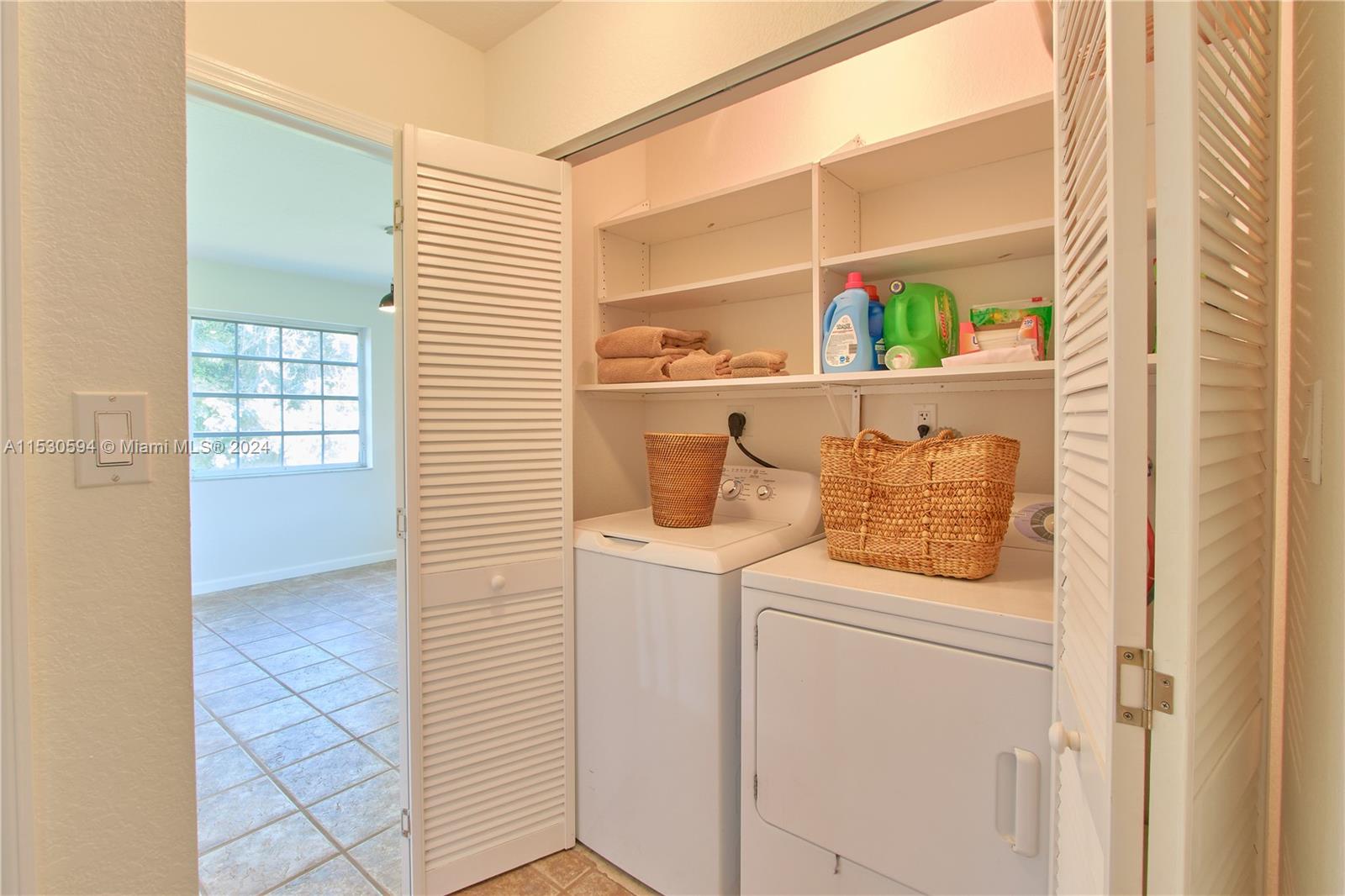 5131 201st Ter, Southwest Ranches, FL, 33332 United States, 6 Bedrooms Bedrooms, ,3 BathroomsBathrooms,Residential,For Sale,201st Ter,A11530594