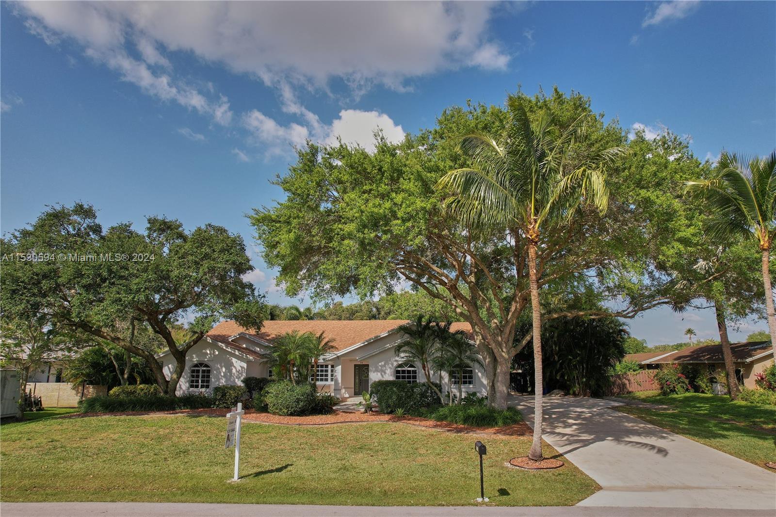 5131 201st Ter, Southwest Ranches, FL, 33332 United States, 6 Bedrooms Bedrooms, ,3 BathroomsBathrooms,Residential,For Sale,201st Ter,A11530594