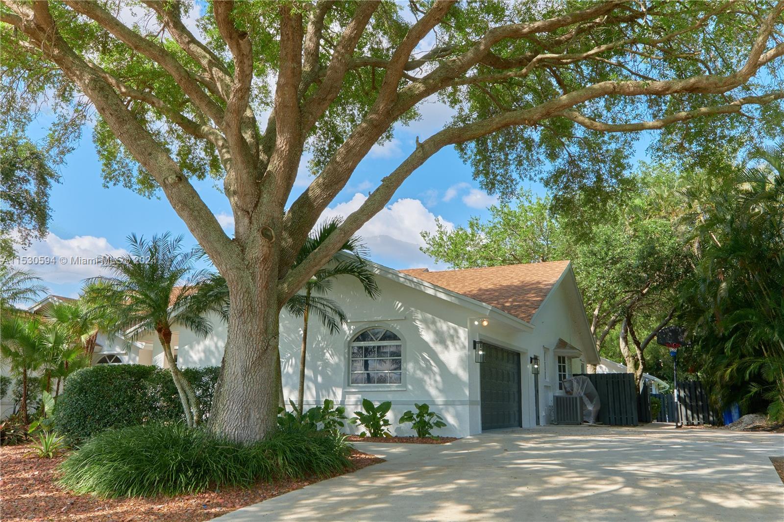 5131 201st Ter, Southwest Ranches, FL, 33332 United States, 6 Bedrooms Bedrooms, ,3 BathroomsBathrooms,Residential,For Sale,201st Ter,A11530594