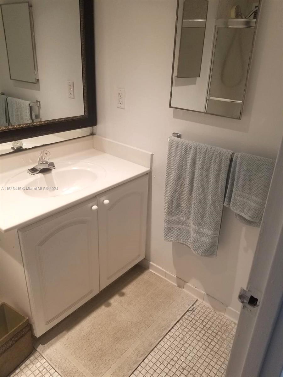 3801 OCEAN DR 10H, Hollywood, Florida 33019, 1 Bedroom Bedrooms, ,1 BathroomBathrooms,Residentiallease,For Rent,3801 OCEAN DR 10H,A11536415