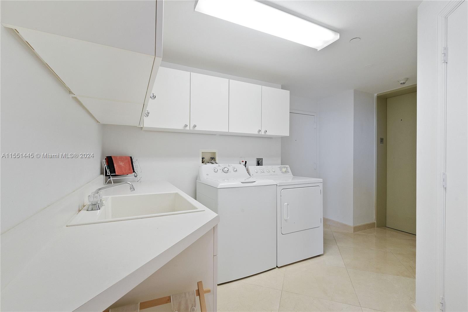 21050 Point Pl, Aventura, FL, 33180 United States, 3 Bedrooms Bedrooms, ,2 BathroomsBathrooms,Residential,For Sale,Point Pl,A11551445