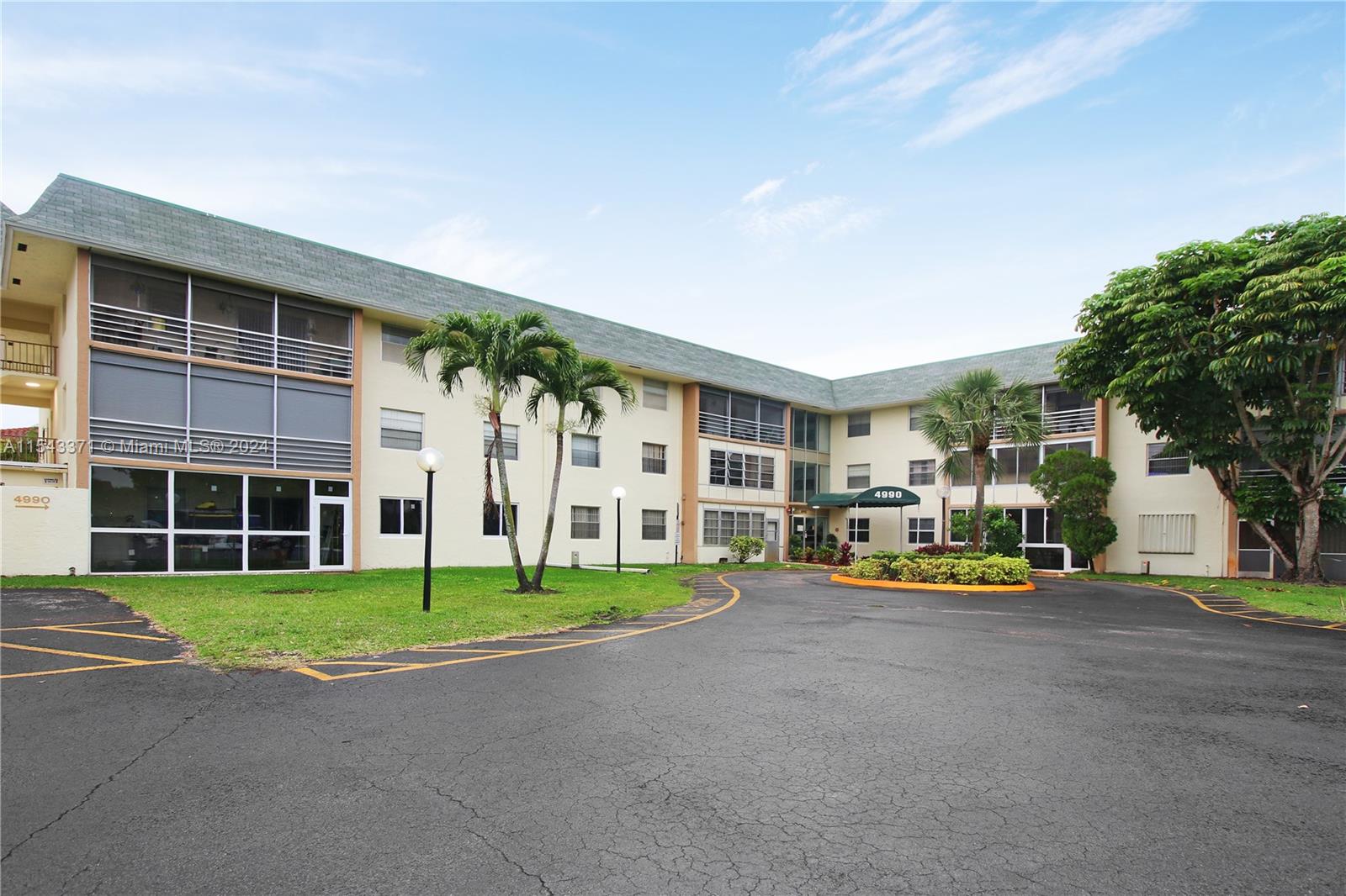 4990 E Sabal Palm Blvd 211, Tamarac, Florida 33319, 2 Bedrooms Bedrooms, ,2 BathroomsBathrooms,Residential,For Sale,4990 E Sabal Palm Blvd 211,A11543371
