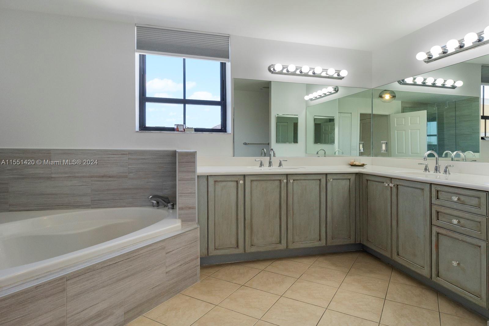 8390 72nd Ave, Miami, FL, 33143 United States, 2 Bedrooms Bedrooms, ,2 BathroomsBathrooms,Residential,For Sale,72nd Ave,A11551420