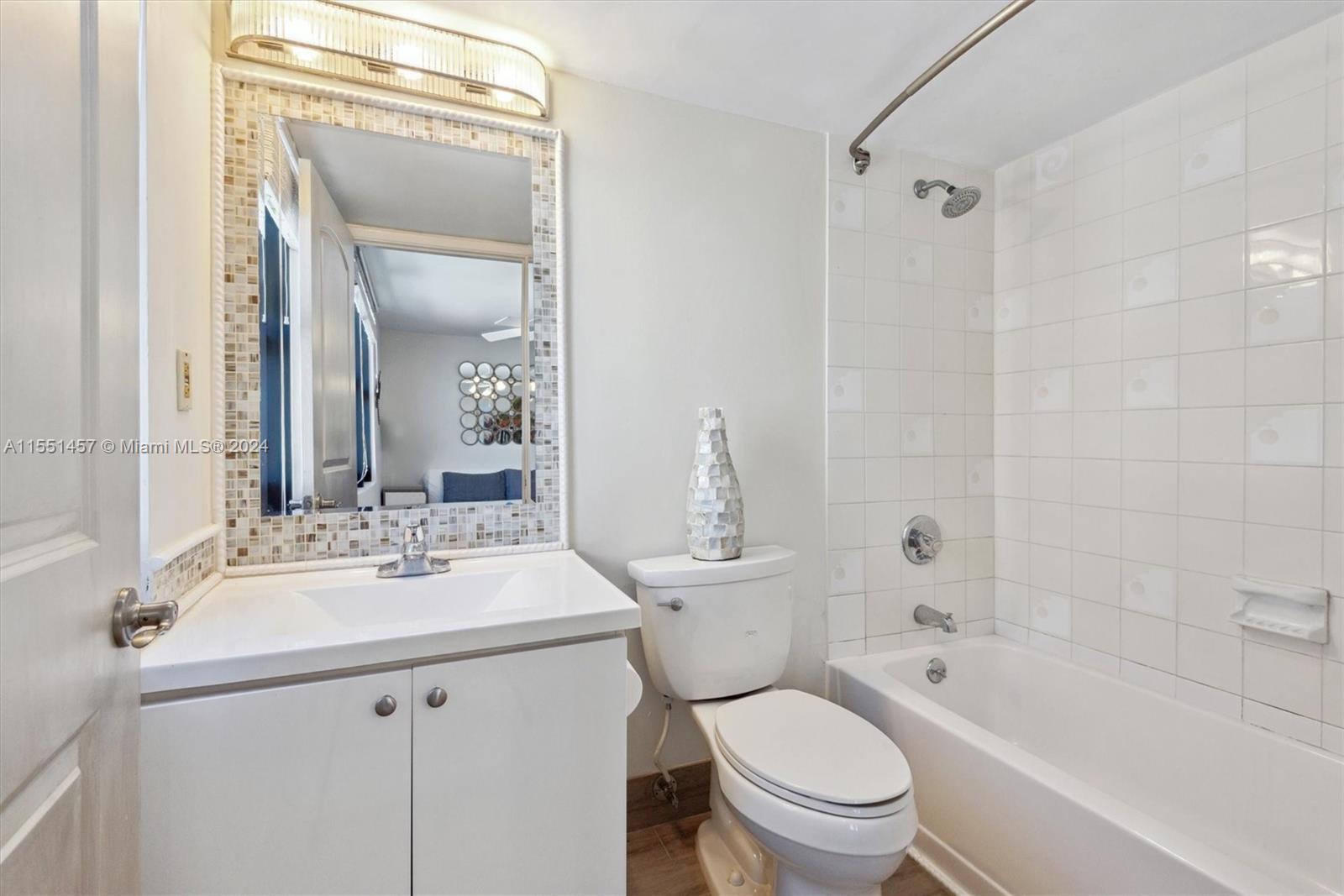 4301 Collins Ave 801, Miami Beach, Florida 33140, 2 Bedrooms Bedrooms, ,2 BathroomsBathrooms,Residentiallease,For Rent,4301 Collins Ave 801,A11551457