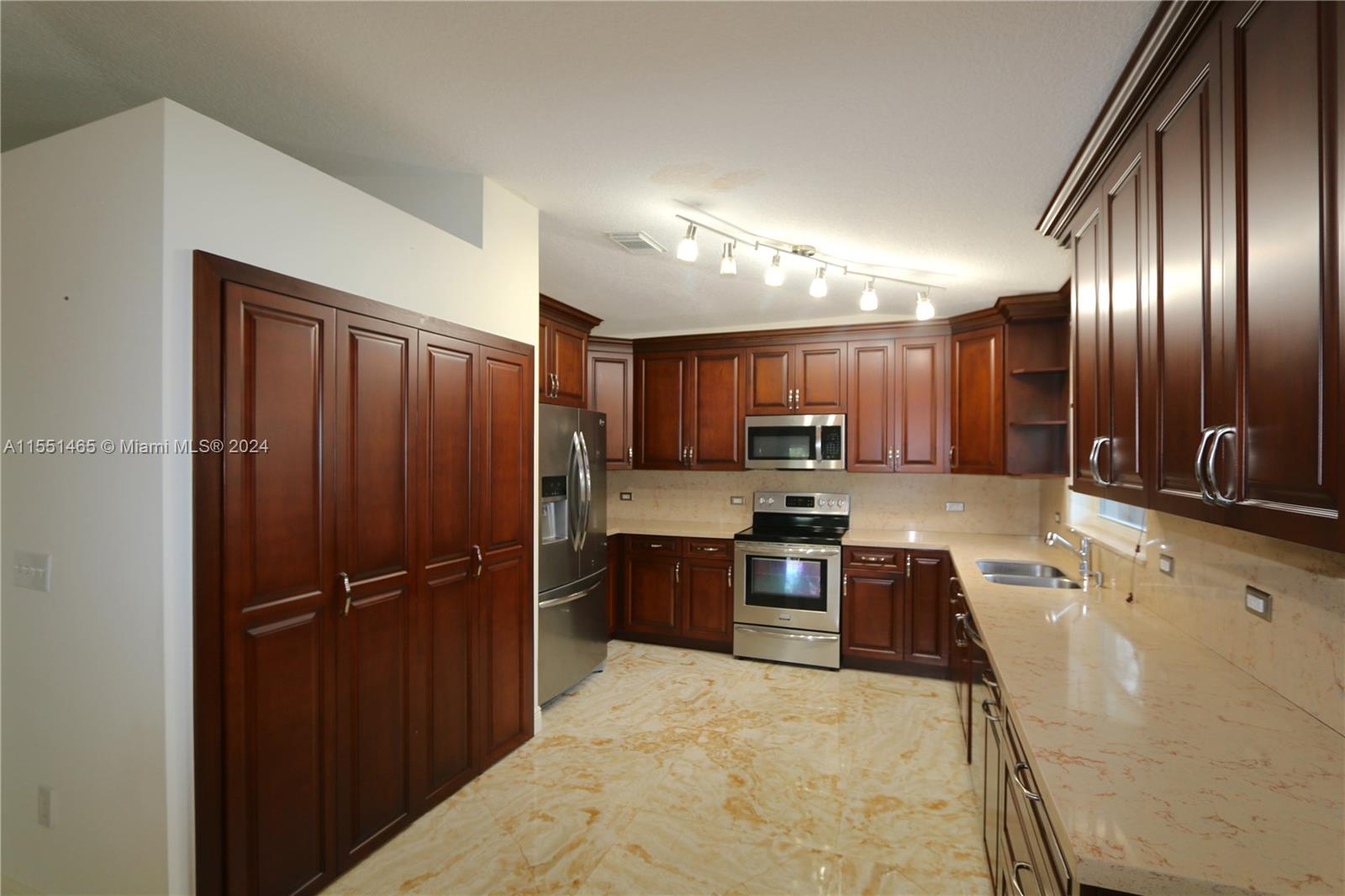 27953 136th Pl, Homestead, FL, 33032 United States, 3 Bedrooms Bedrooms, ,2 BathroomsBathrooms,Residential,For Sale,136th Pl,A11551465