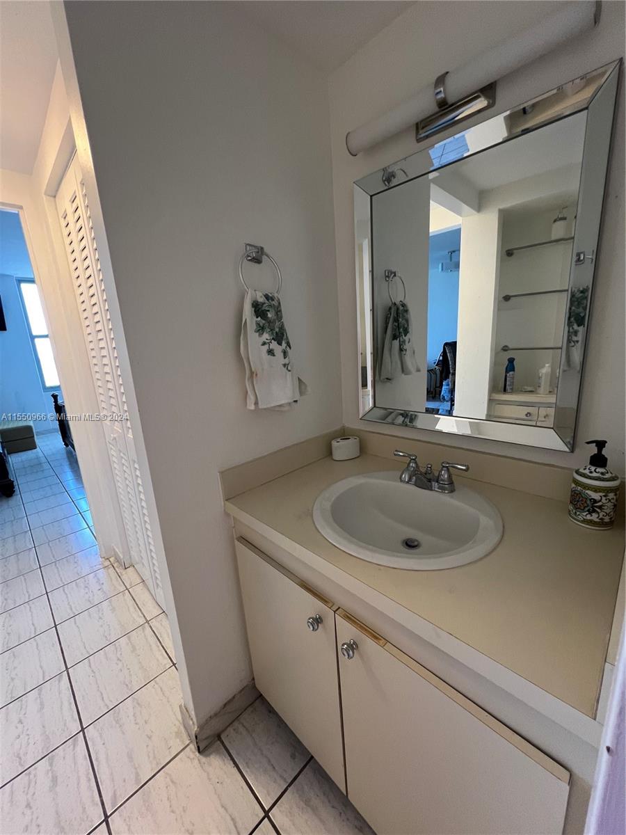 2899 Collins Ave 905, Miami Beach, Florida 33140, 1 Bedroom Bedrooms, ,1 BathroomBathrooms,Residentiallease,For Rent,2899 Collins Ave 905,A11550966