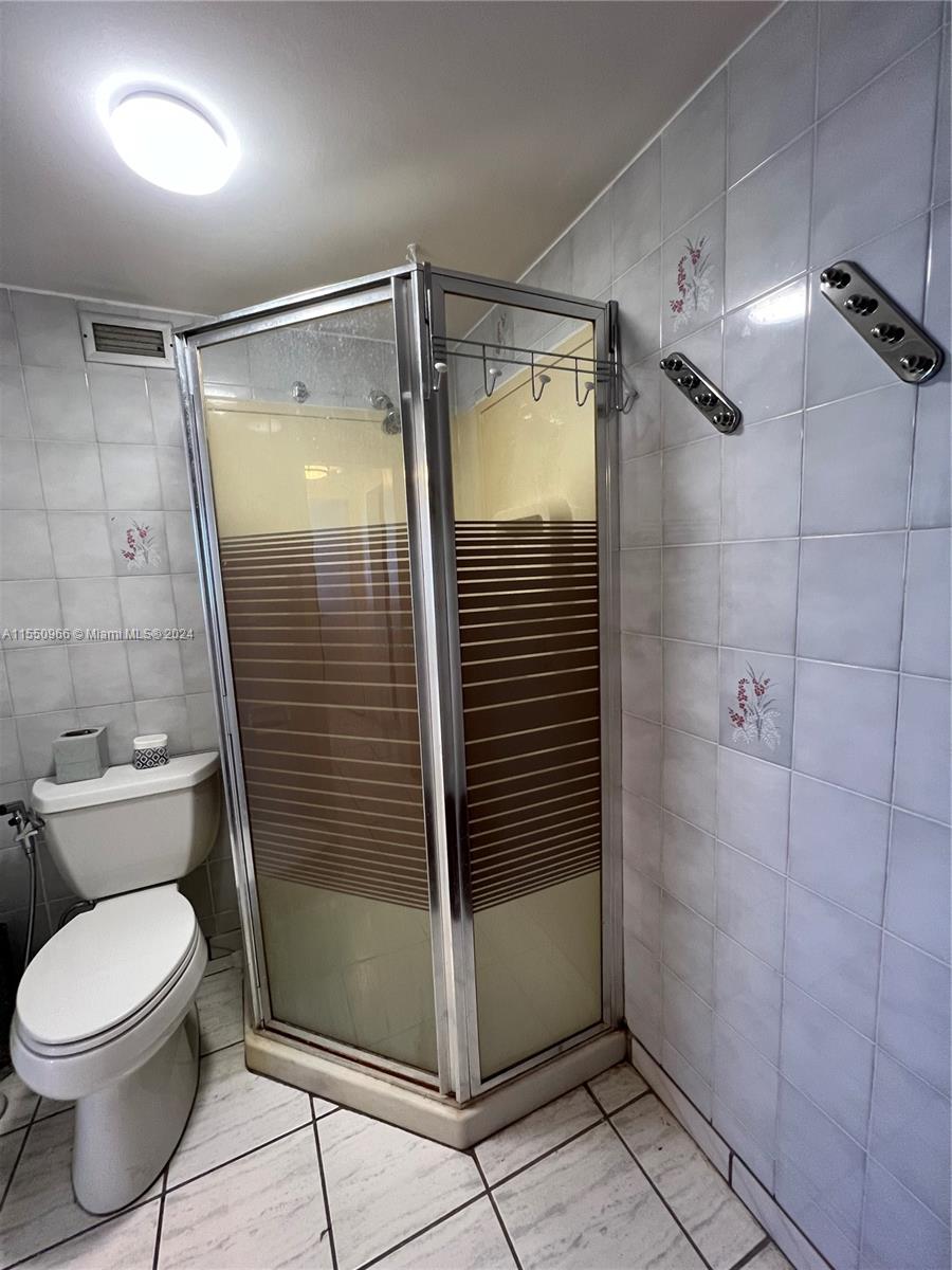 2899 Collins Ave 905, Miami Beach, Florida 33140, 1 Bedroom Bedrooms, ,1 BathroomBathrooms,Residentiallease,For Rent,2899 Collins Ave 905,A11550966