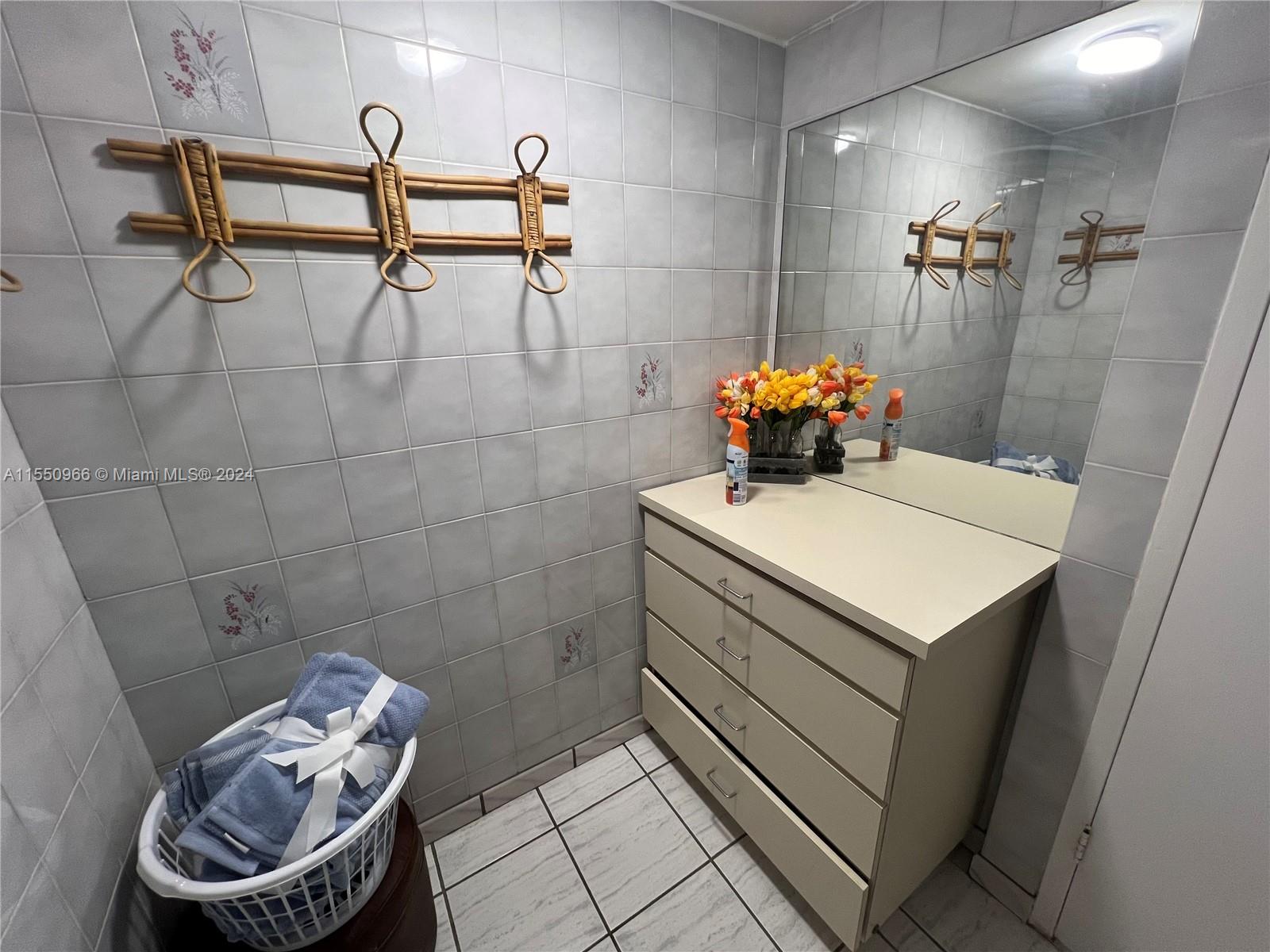 2899 Collins Ave 905, Miami Beach, Florida 33140, 1 Bedroom Bedrooms, ,1 BathroomBathrooms,Residentiallease,For Rent,2899 Collins Ave 905,A11550966