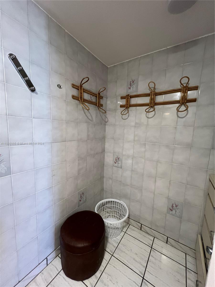 2899 Collins Ave 905, Miami Beach, Florida 33140, 1 Bedroom Bedrooms, ,1 BathroomBathrooms,Residentiallease,For Rent,2899 Collins Ave 905,A11550966