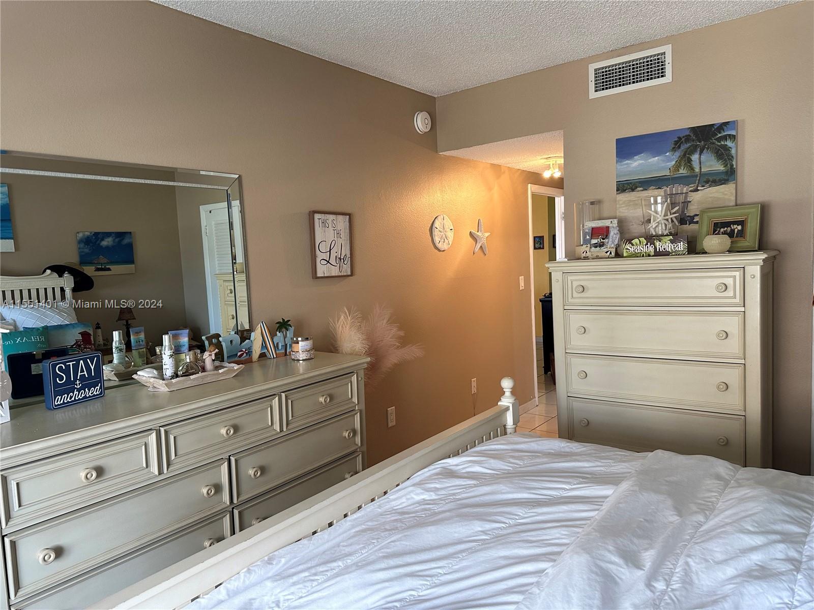 1950 S Ocean Dr 4B, Hallandale Beach, Florida 33009, 1 Bedroom Bedrooms, ,1 BathroomBathrooms,Residentiallease,For Rent,1950 S Ocean Dr 4B,A11551401