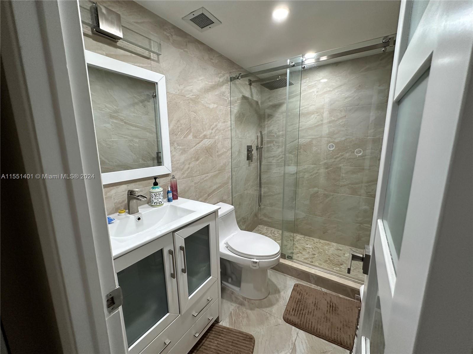 1950 S Ocean Dr 4B, Hallandale Beach, Florida 33009, 1 Bedroom Bedrooms, ,1 BathroomBathrooms,Residentiallease,For Rent,1950 S Ocean Dr 4B,A11551401