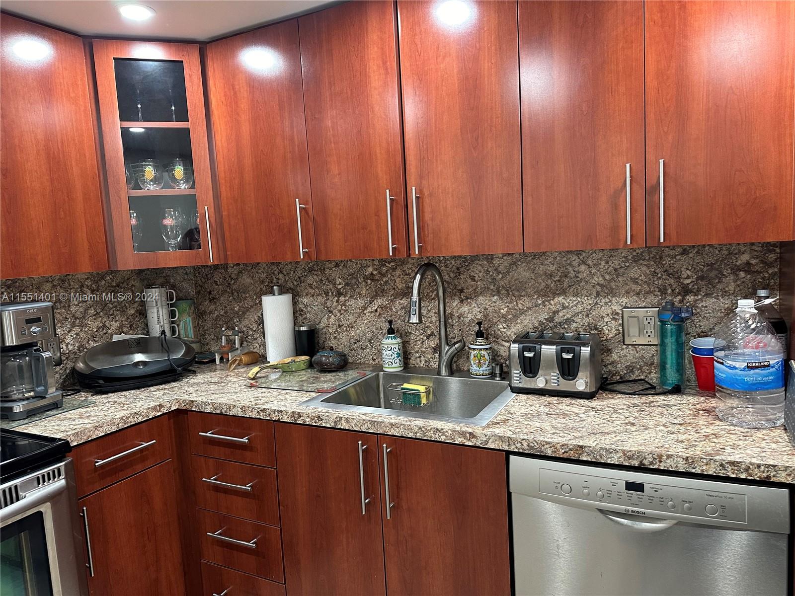 1950 S Ocean Dr 4B, Hallandale Beach, Florida 33009, 1 Bedroom Bedrooms, ,1 BathroomBathrooms,Residentiallease,For Rent,1950 S Ocean Dr 4B,A11551401