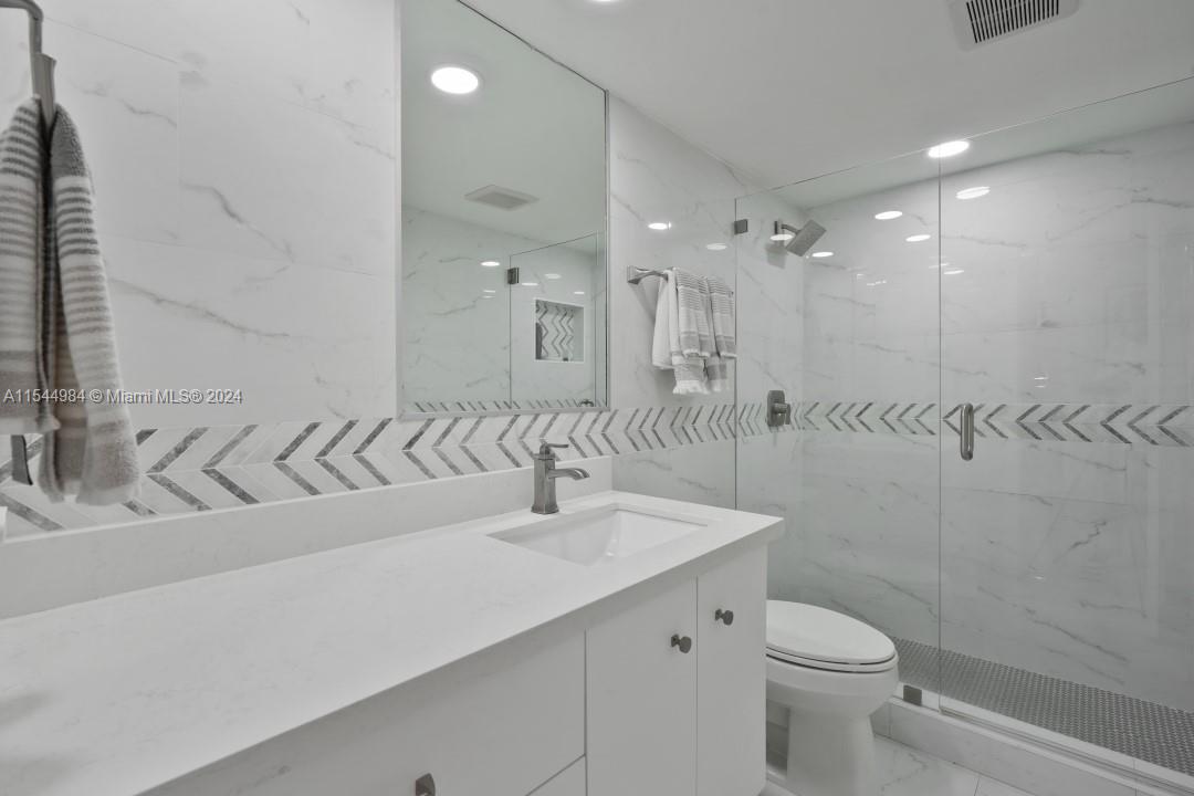5200 Ocean Blvd, Lauderdale By The Sea, FL, 33308 United States, 2 Bedrooms Bedrooms, ,2 BathroomsBathrooms,Residential,For Sale,Ocean Blvd,A11544984