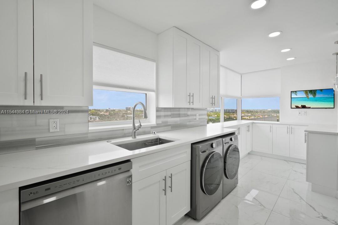 5200 Ocean Blvd, Lauderdale By The Sea, FL, 33308 United States, 2 Bedrooms Bedrooms, ,2 BathroomsBathrooms,Residential,For Sale,Ocean Blvd,A11544984