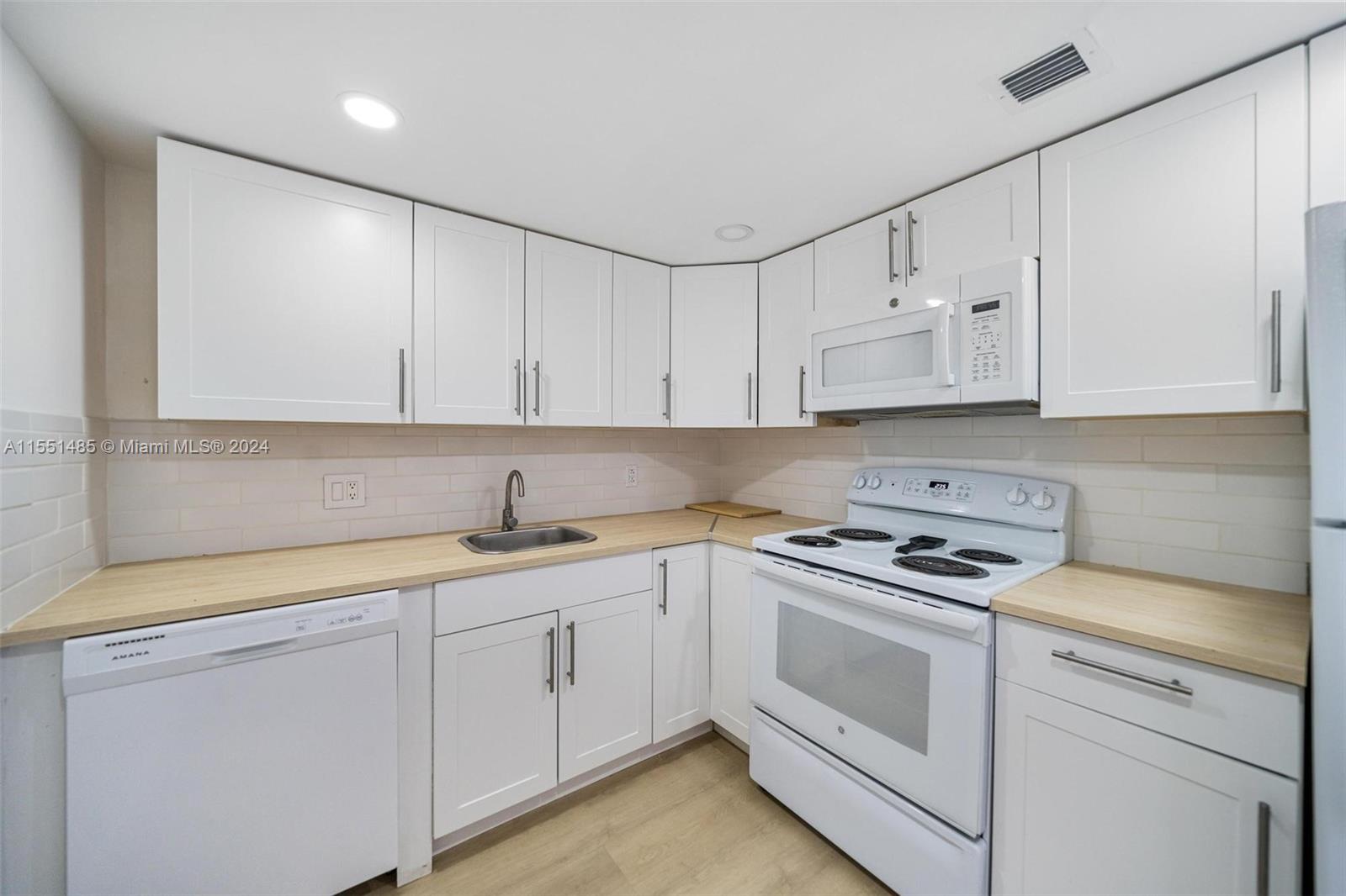 2500 NE 135th St A907, North Miami, Florida 33181, 1 Bedroom Bedrooms, ,1 BathroomBathrooms,Residentiallease,For Rent,2500 NE 135th St A907,A11551485