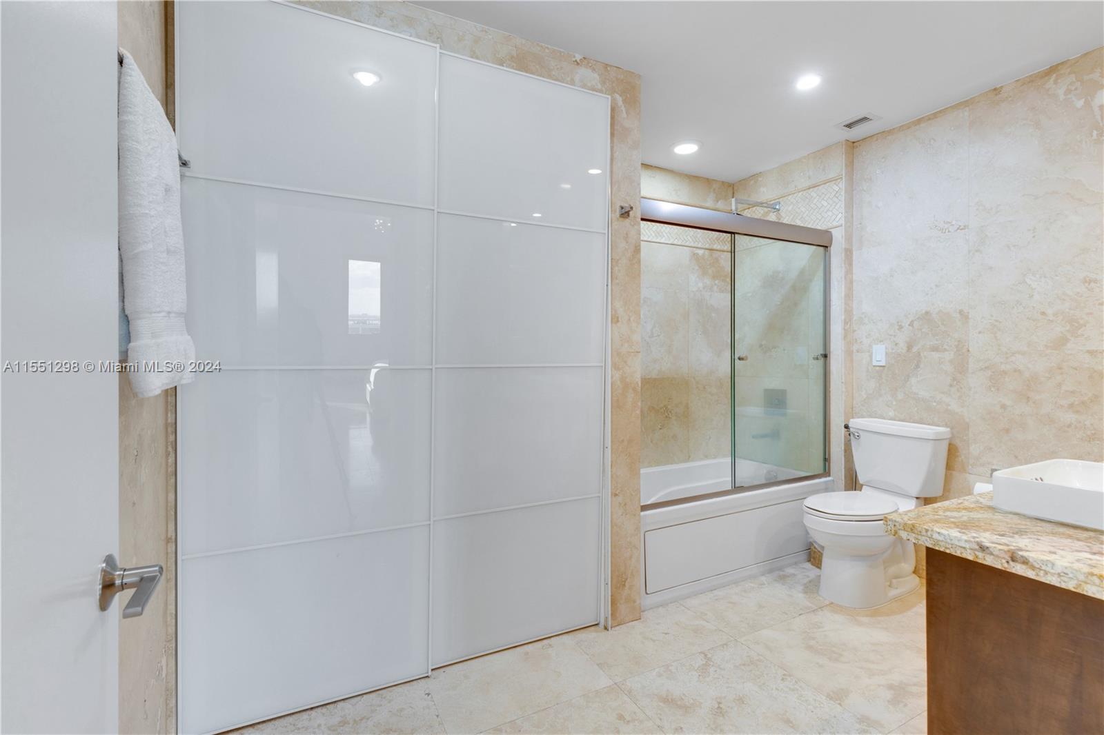 Step outside onto the extra large private terrace and experience an unparalleled panoramic view of the Miami skyline and breathtaking sunsets. Every hour of the day offers an amazing vista, from the vibrant cityscape during the day to the enchanting glow of the city lights at night. This expansive outdoor space provides the perfect setting for al fresco dining, entertaining guests, or simply unwinding while immersed in the beauty of Miami's skyline