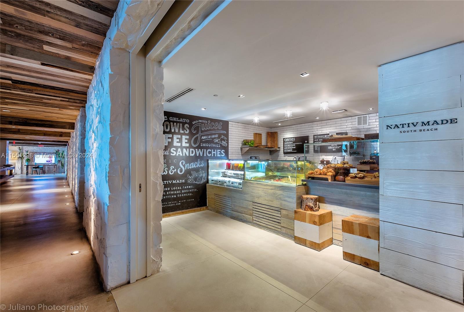 Take in the stunning view of the coast from high above! This amazing photo shows the beautiful beachfront that's just waiting to be enjoyed. And that's not all – the property also gives you access to a fantastic hotel pool, perfect for relaxing and having fun. It's like being on vacation every day. Welcome to your own piece of paradise