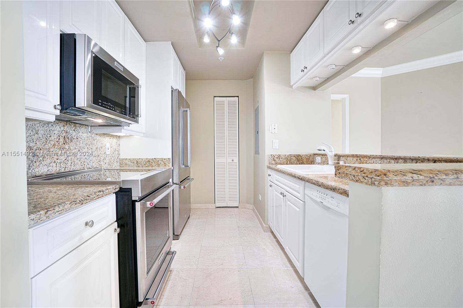 848 Brickell Key Dr, Miami, FL, 33131 United States, 1 Bedroom Bedrooms, ,1 BathroomBathrooms,Residential,For Sale,Brickell Key Dr,A11551492