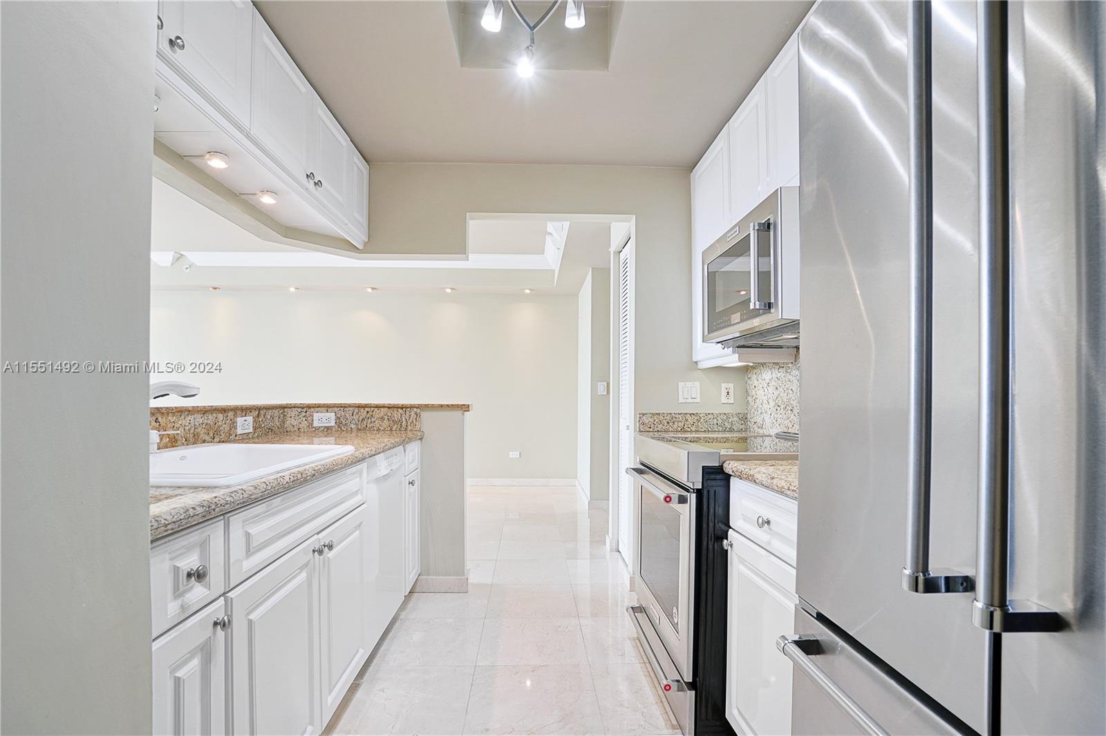 848 Brickell Key Dr, Miami, FL, 33131 United States, 1 Bedroom Bedrooms, ,1 BathroomBathrooms,Residential,For Sale,Brickell Key Dr,A11551492
