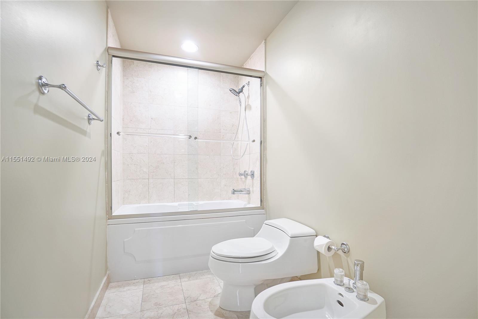848 Brickell Key Dr, Miami, FL, 33131 United States, 1 Bedroom Bedrooms, ,1 BathroomBathrooms,Residential,For Sale,Brickell Key Dr,A11551492