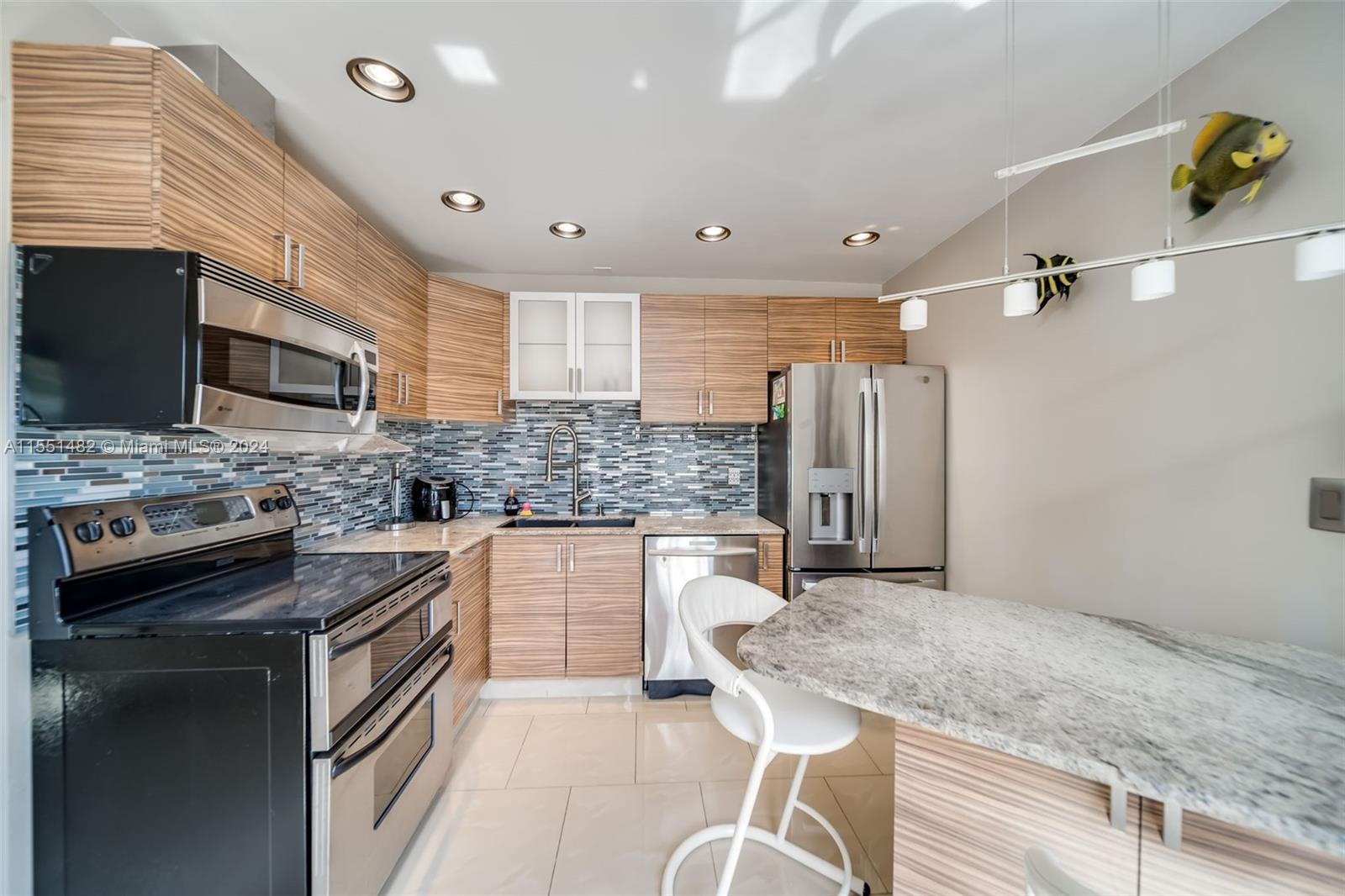 1473 NW 10th St 2, Dania Beach, Florida 33004, 2 Bedrooms Bedrooms, ,2 BathroomsBathrooms,Residentiallease,For Rent,1473 NW 10th St 2,A11551482