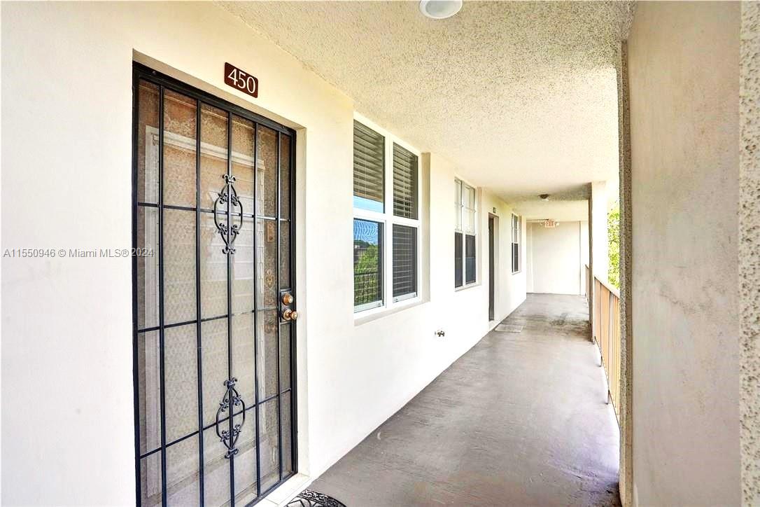 LARGE PRIVATE BALCONY