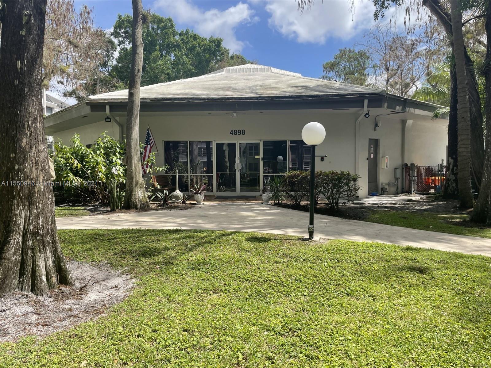 COMMUNITY CLUB HOUSE