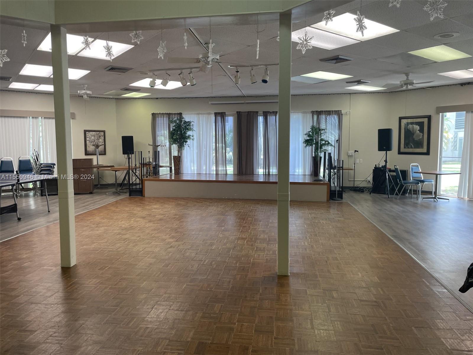 COMMUNITY CLUB HOUSE LOBBY