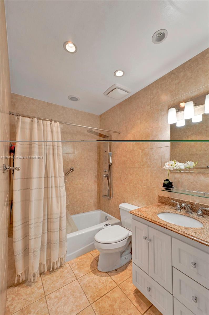 20941 Bay Ct 121-2, Aventura, Florida 33180, 3 Bedrooms Bedrooms, ,2 BathroomsBathrooms,Residential,For Sale,20941 Bay Ct 121-2,A11551325