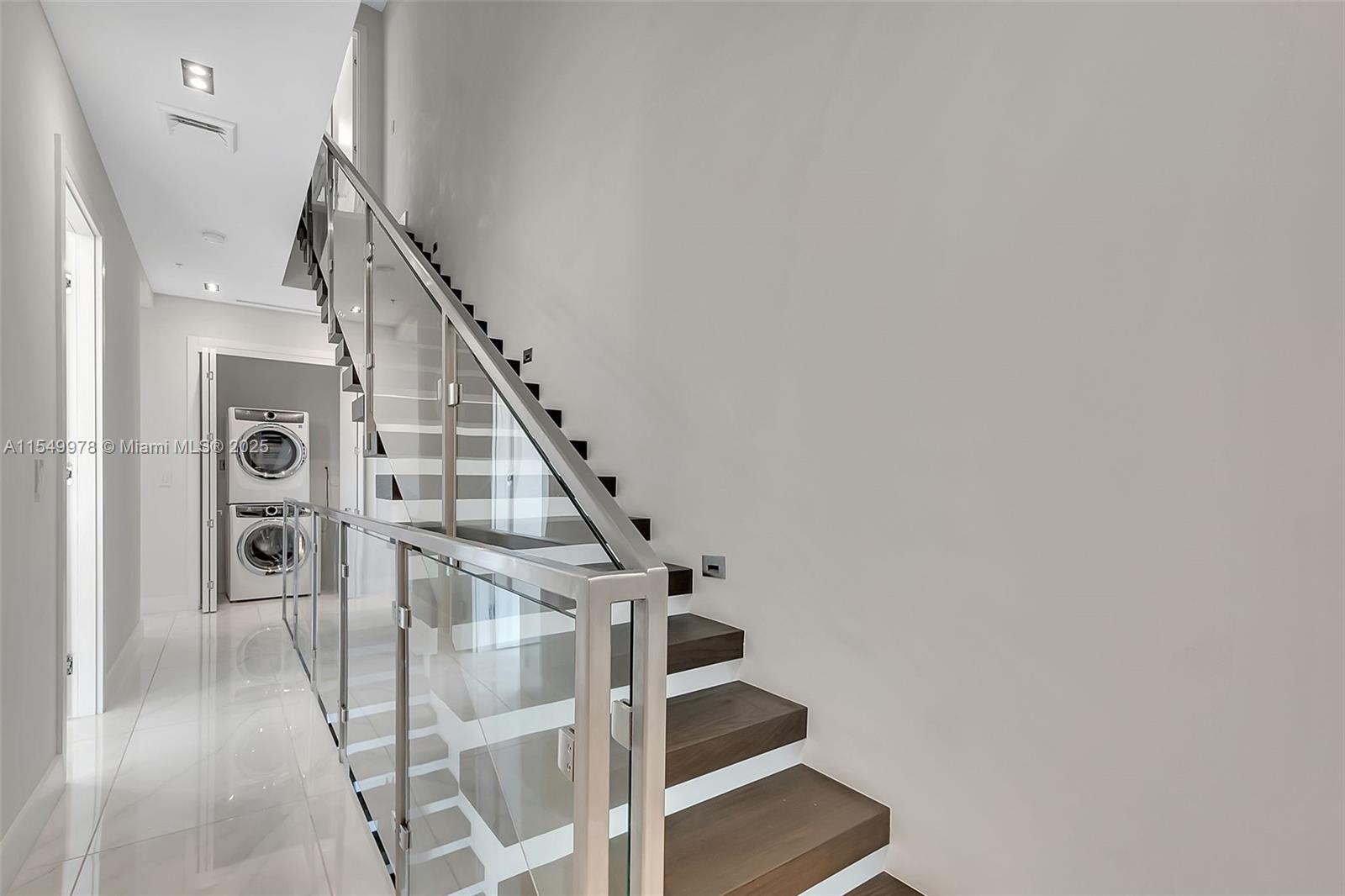 2870 Ocean Dr, Hollywood, FL, 33019 United States, 3 Bedrooms Bedrooms, ,3 BathroomsBathrooms,Residential,For Sale,Ocean Dr,A11549978