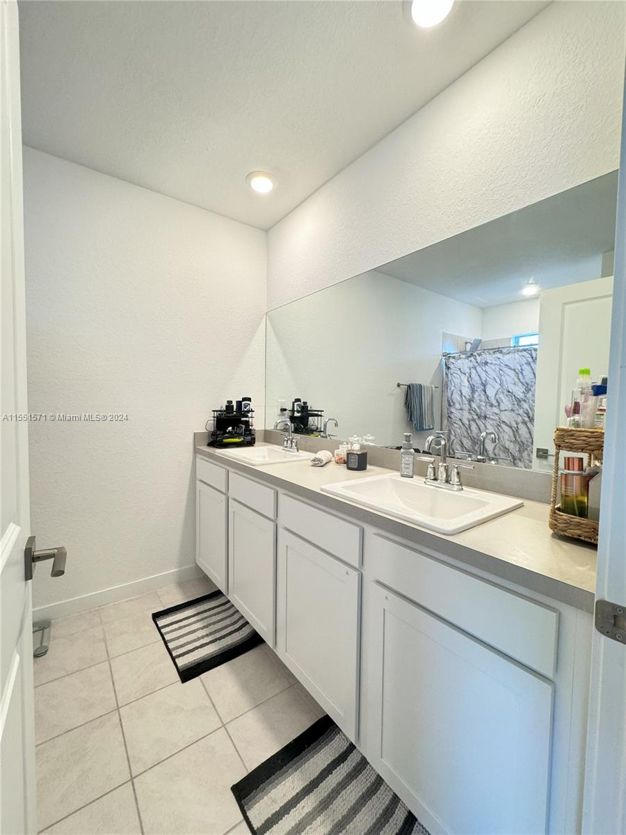 913 18th St, Homestead, FL, 33034 United States, 3 Bedrooms Bedrooms, ,2 BathroomsBathrooms,Residential,For Sale,18th St,A11551571