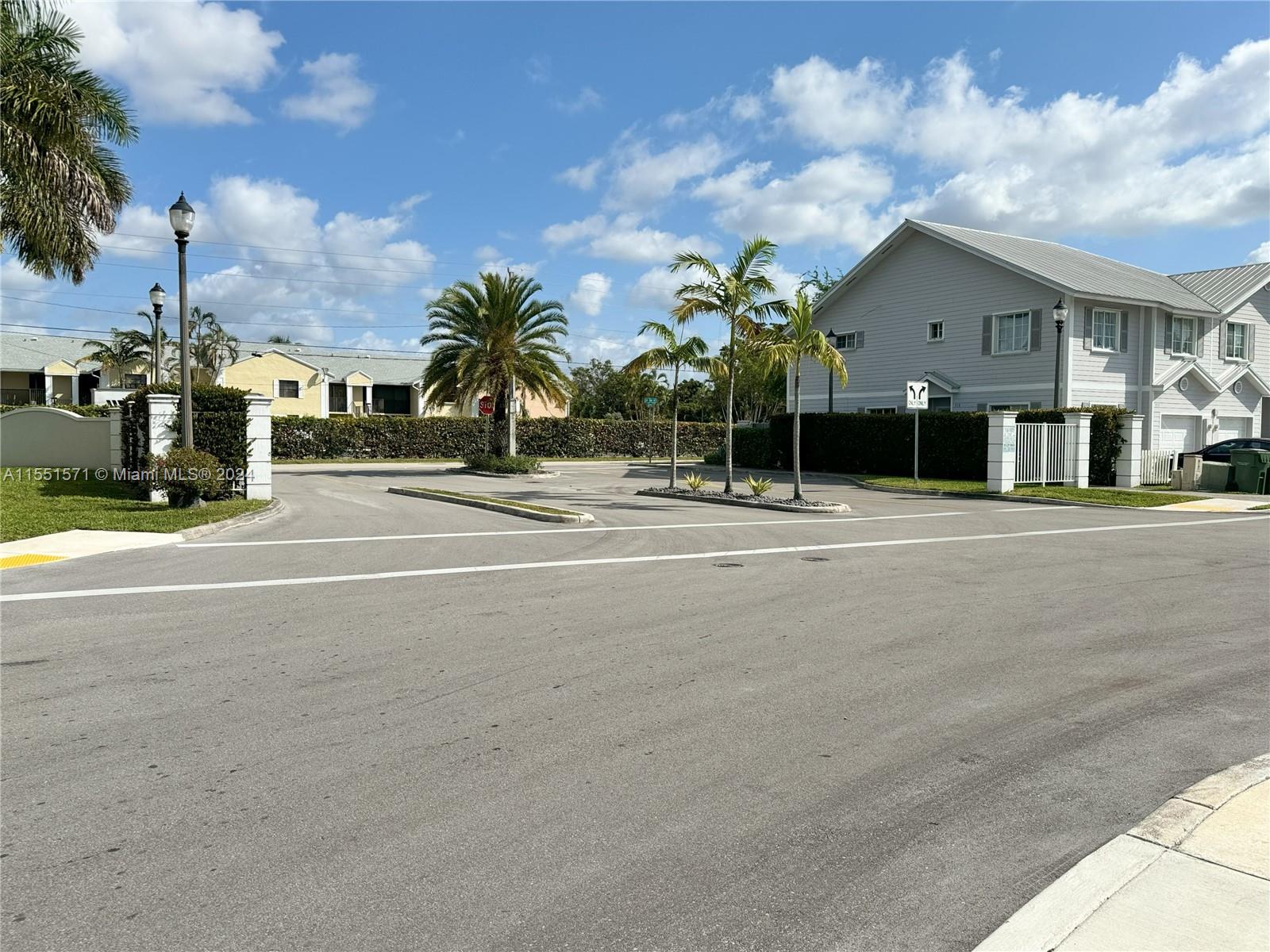 913 18th St, Homestead, FL, 33034 United States, 3 Bedrooms Bedrooms, ,2 BathroomsBathrooms,Residential,For Sale,18th St,A11551571