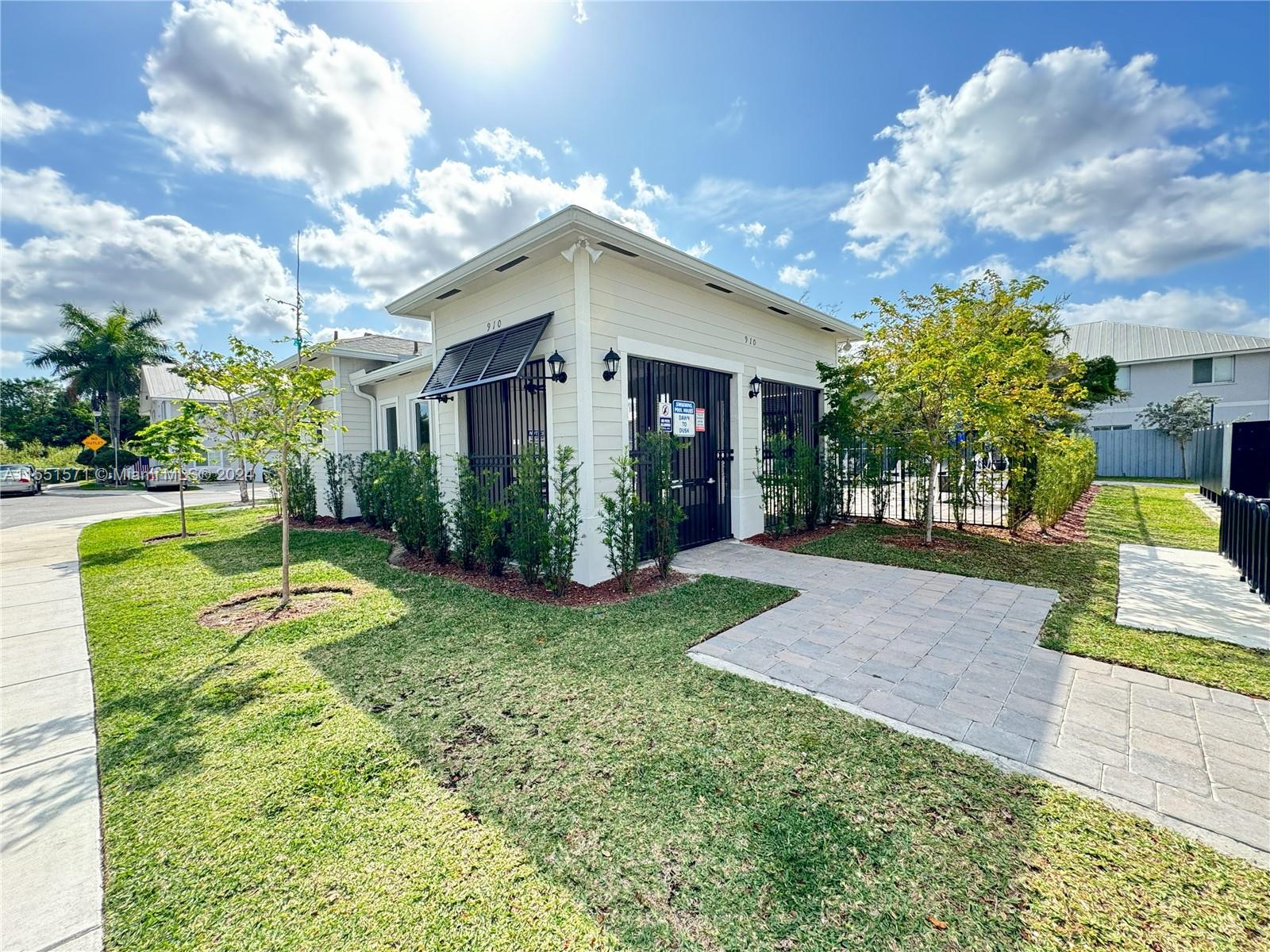 913 18th St, Homestead, FL, 33034 United States, 3 Bedrooms Bedrooms, ,2 BathroomsBathrooms,Residential,For Sale,18th St,A11551571