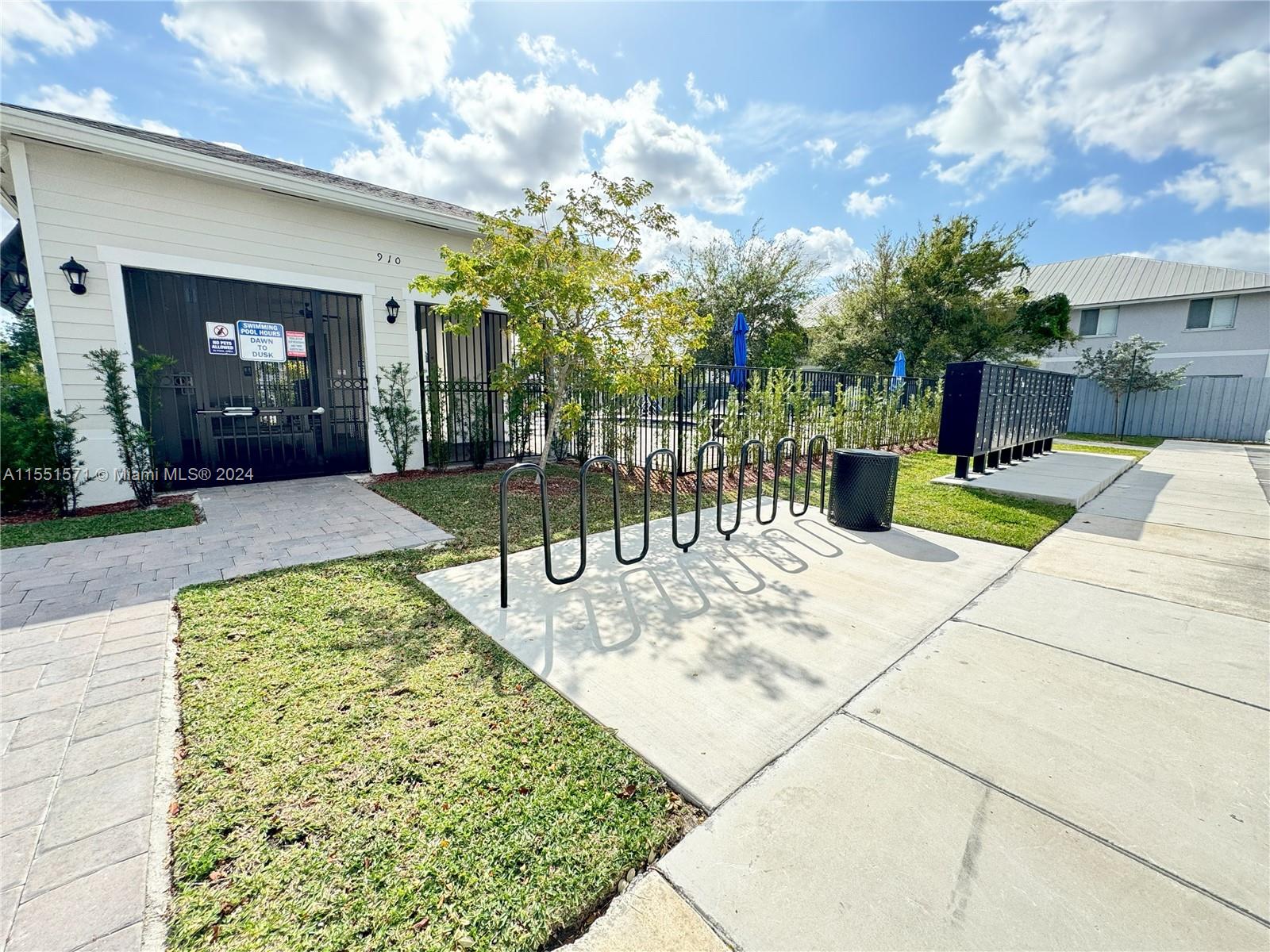 913 18th St, Homestead, FL, 33034 United States, 3 Bedrooms Bedrooms, ,2 BathroomsBathrooms,Residential,For Sale,18th St,A11551571