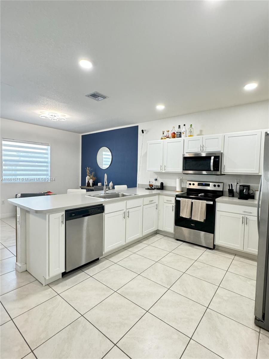 913 18th St, Homestead, FL, 33034 United States, 3 Bedrooms Bedrooms, ,2 BathroomsBathrooms,Residential,For Sale,18th St,A11551571