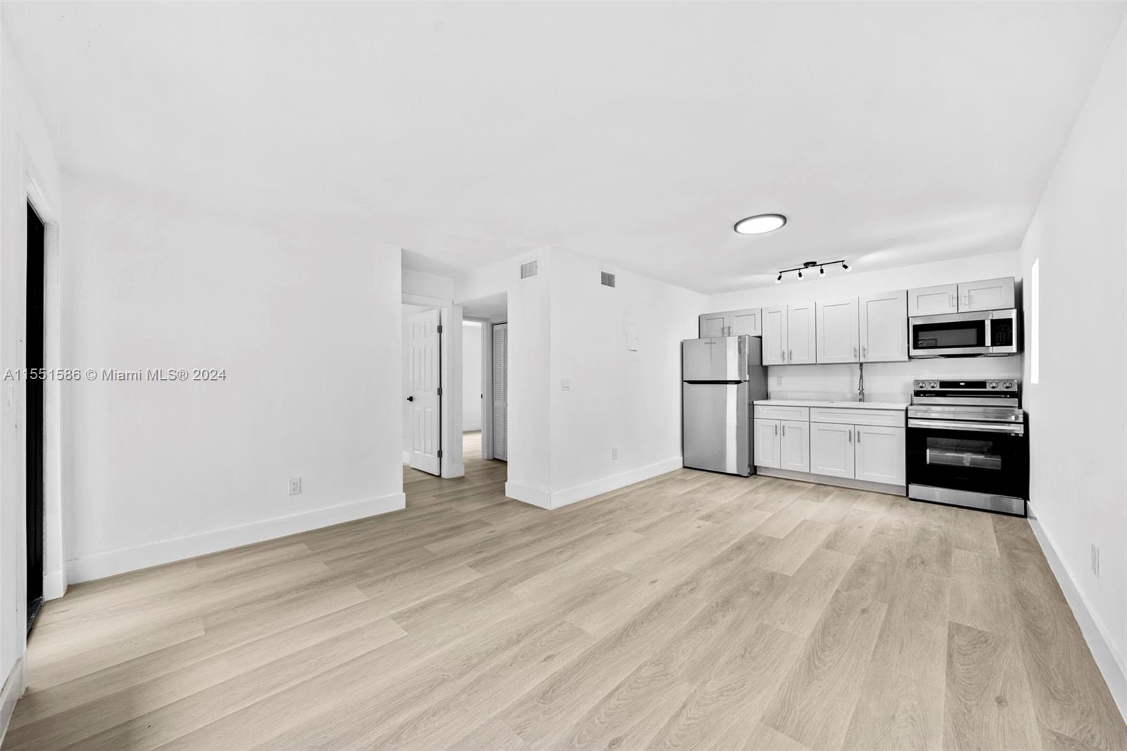 37 NW 59th St 7, Miami, Florida 33127, 2 Bedrooms Bedrooms, ,1 BathroomBathrooms,Residentiallease,For Rent,37 NW 59th St 7,A11551586