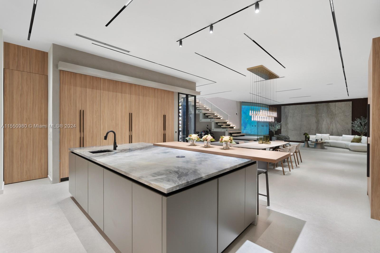 493 Holiday Dr, Hallandale Beach, Florida 33009, 6 Bedrooms Bedrooms, ,6 BathroomsBathrooms,Residential,For Sale,493 Holiday Dr,A11550980