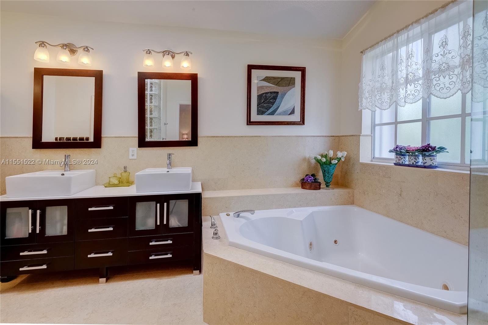 5240 NW 104th Ct, Doral, Florida 33178, 3 Bedrooms Bedrooms, ,2 BathroomsBathrooms,Residential,For Sale,5240 NW 104th Ct,A11551522