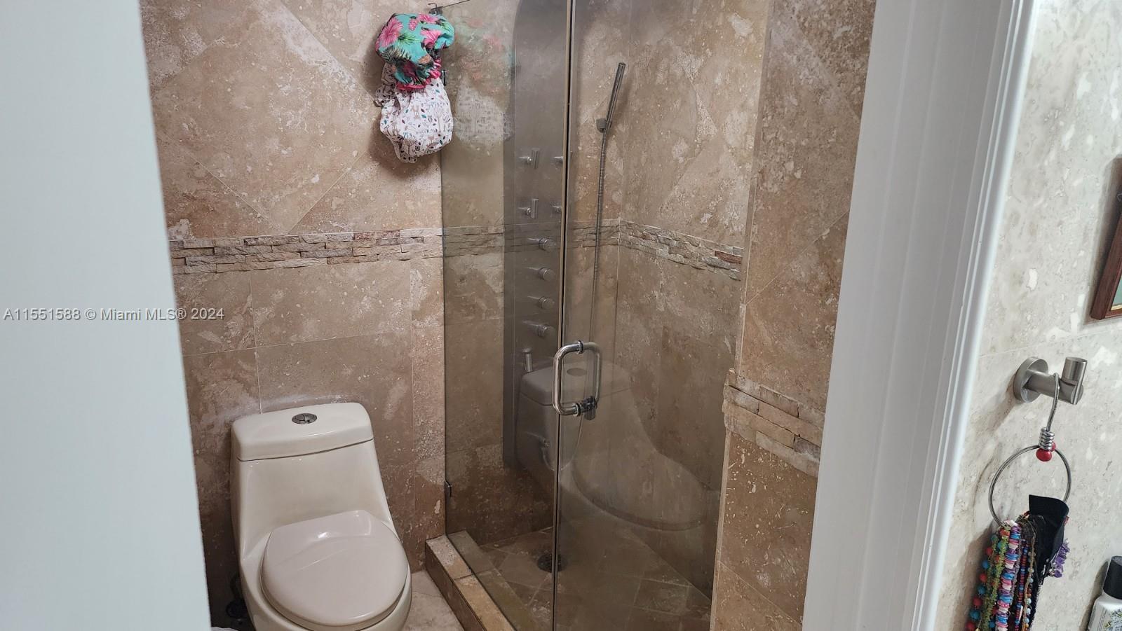 6039 Collins Ave, Miami Beach, FL, 33140 United States, 4 Bedrooms Bedrooms, ,2 BathroomsBathrooms,Residential,For Sale,Collins Ave,A11551588