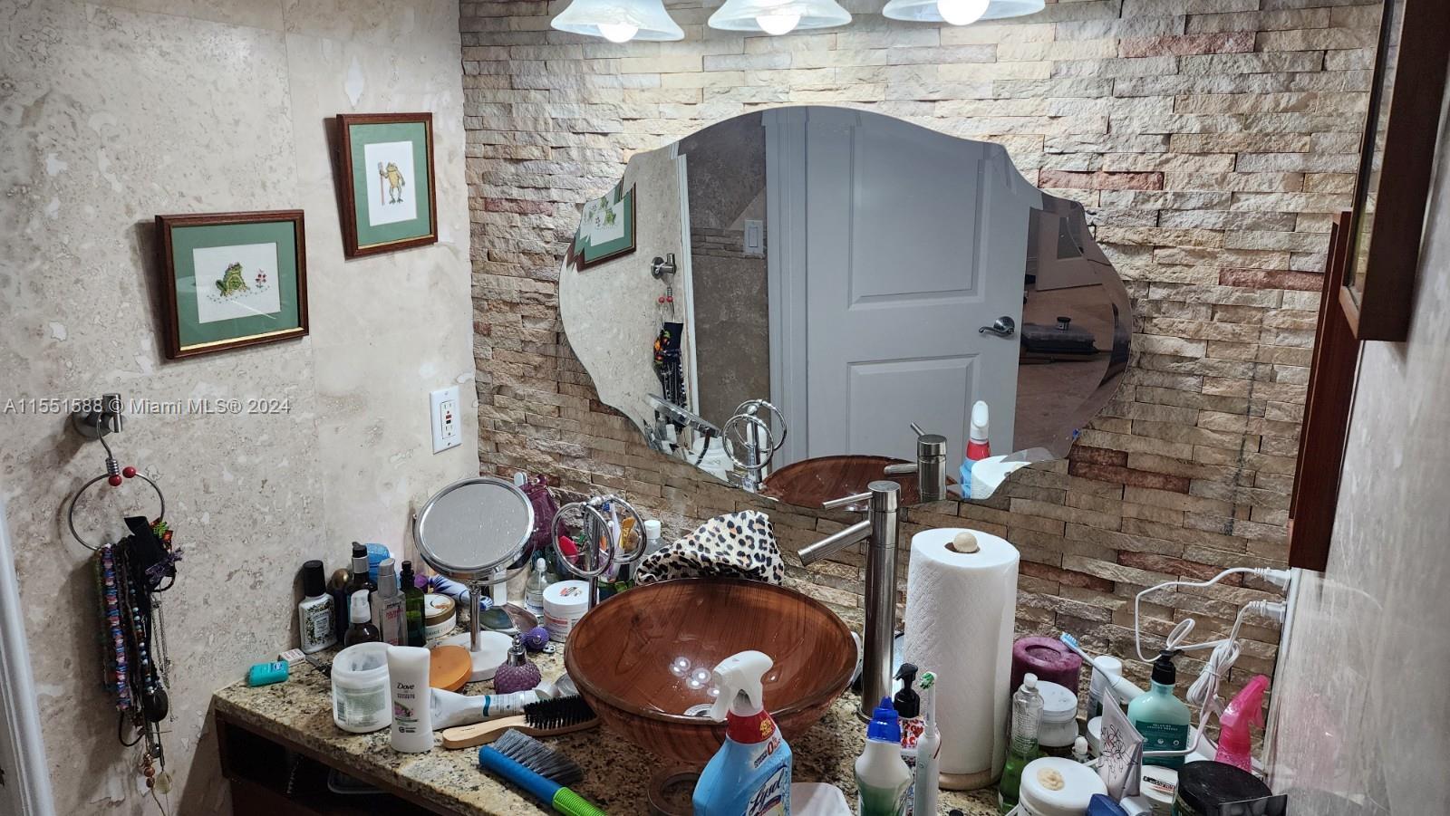 6039 Collins Ave, Miami Beach, FL, 33140 United States, 4 Bedrooms Bedrooms, ,2 BathroomsBathrooms,Residential,For Sale,Collins Ave,A11551588